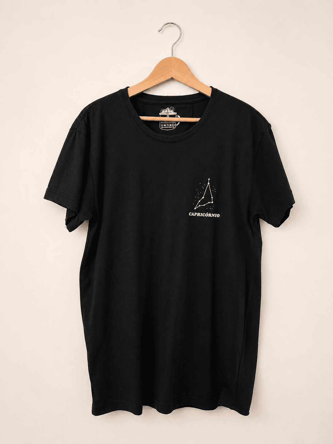 Camiseta preta signo capricórnio 