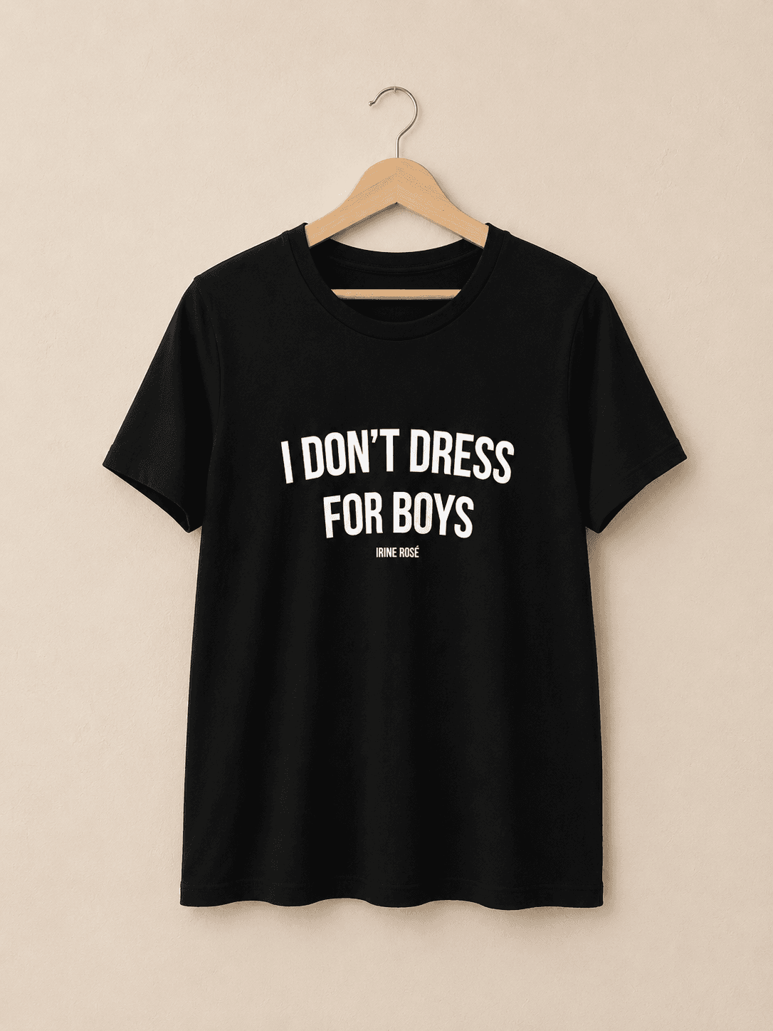 Camiseta preta "I dont dress for boys"