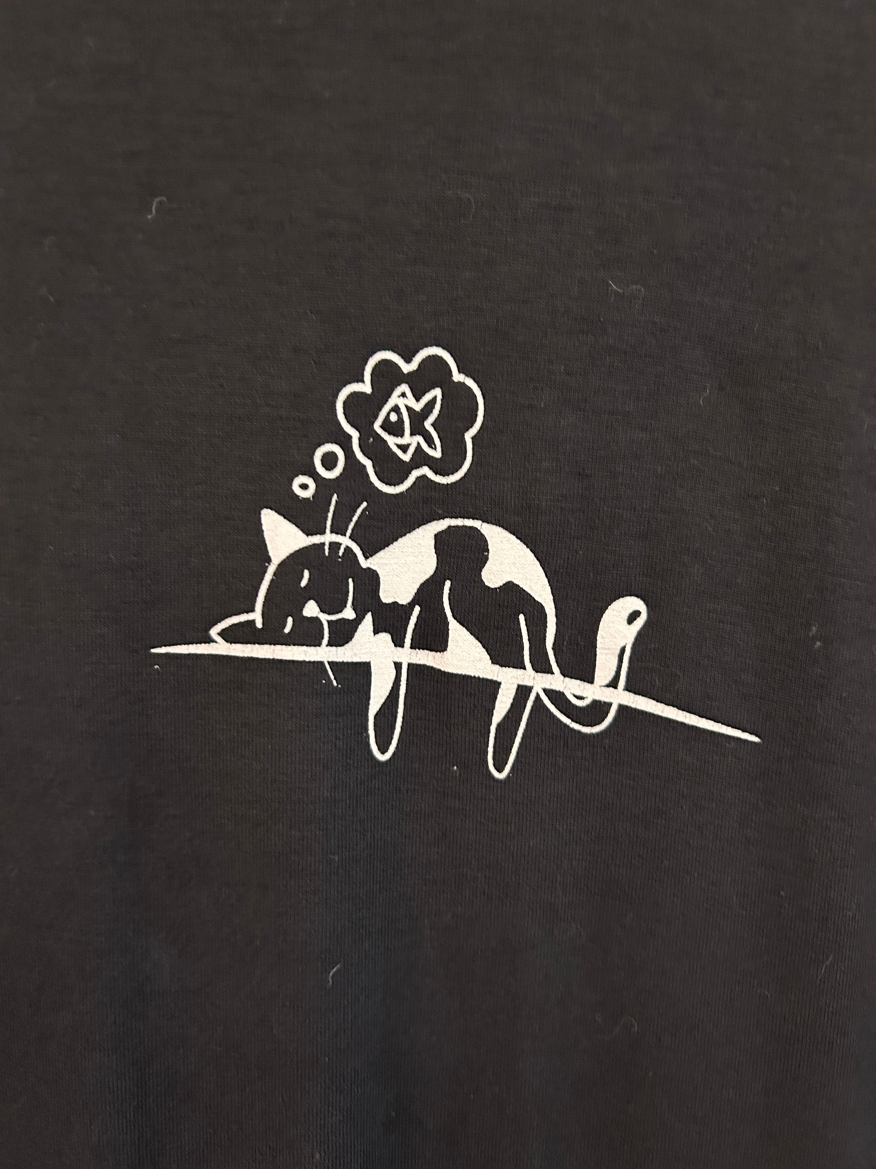 Camiseta preta detalhe gatinho  — foto 3