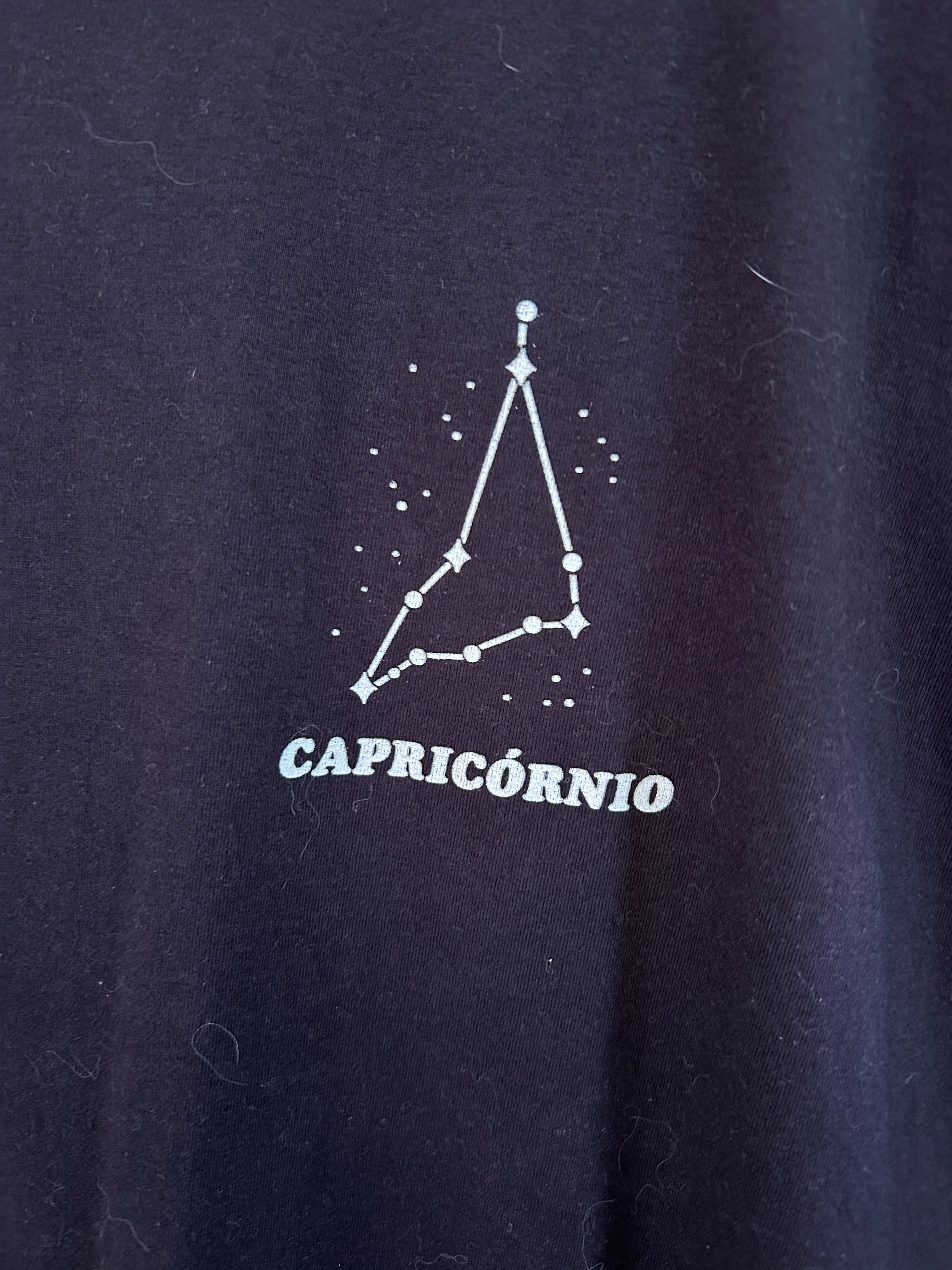Camiseta preta signo capricórnio  — foto 3