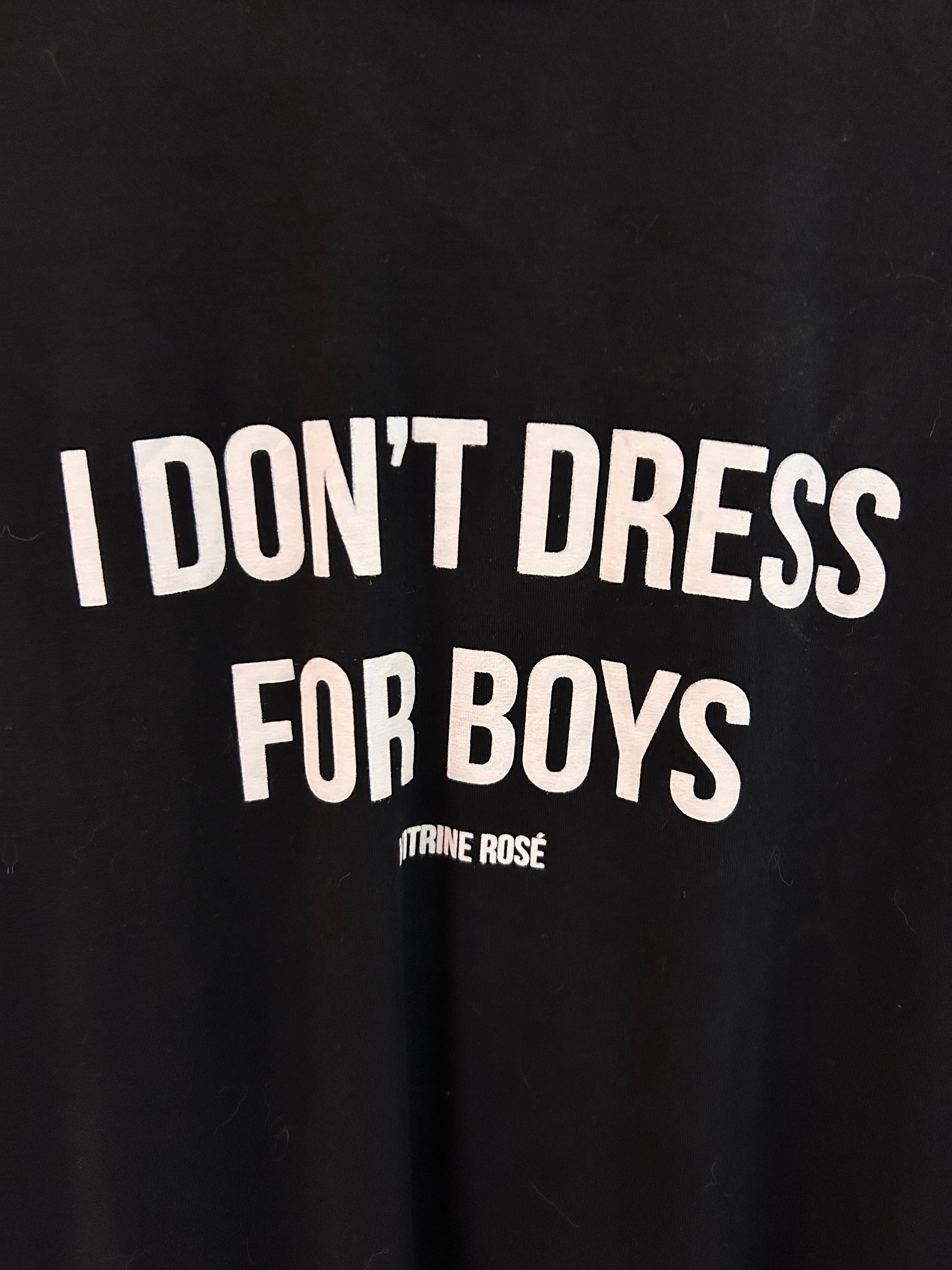 Camiseta preta "I dont dress for boys" — foto 3