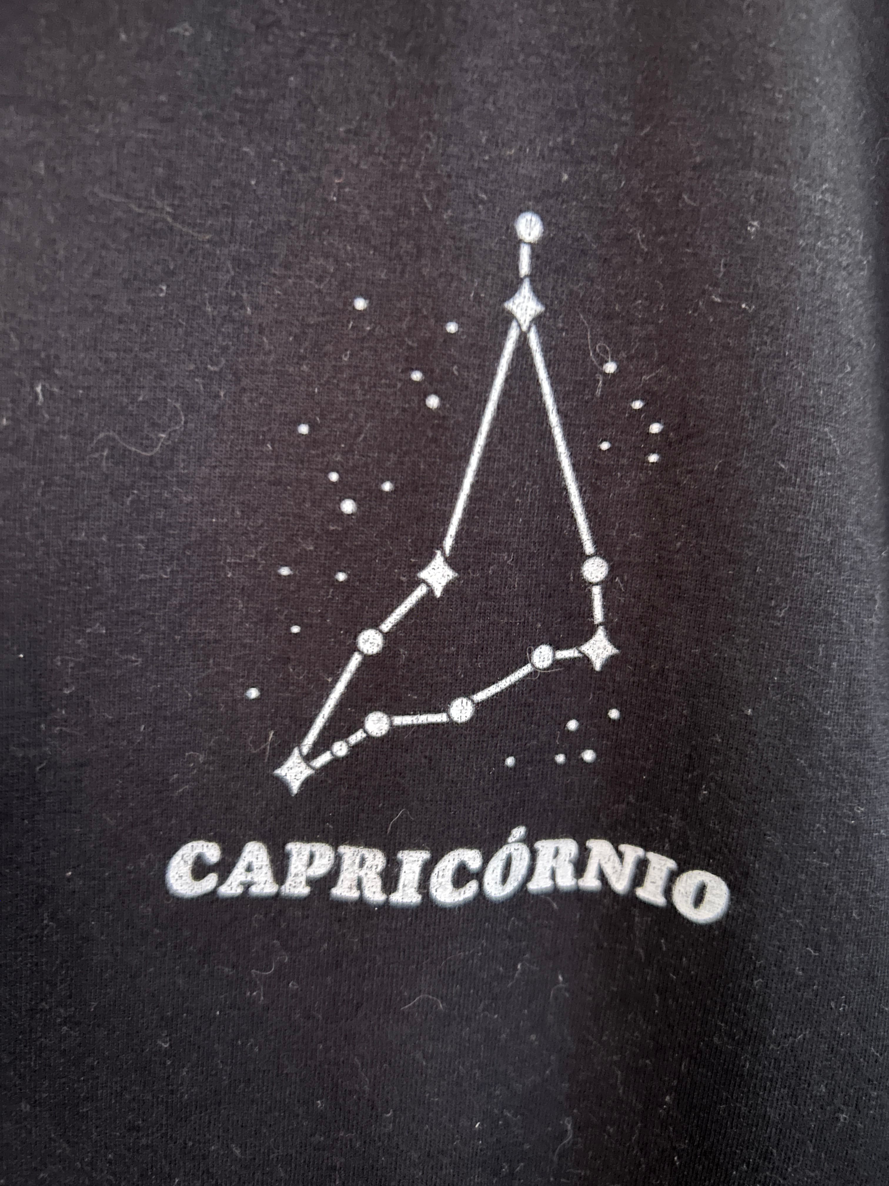 Camiseta preta signo Capricórnio  — foto 3