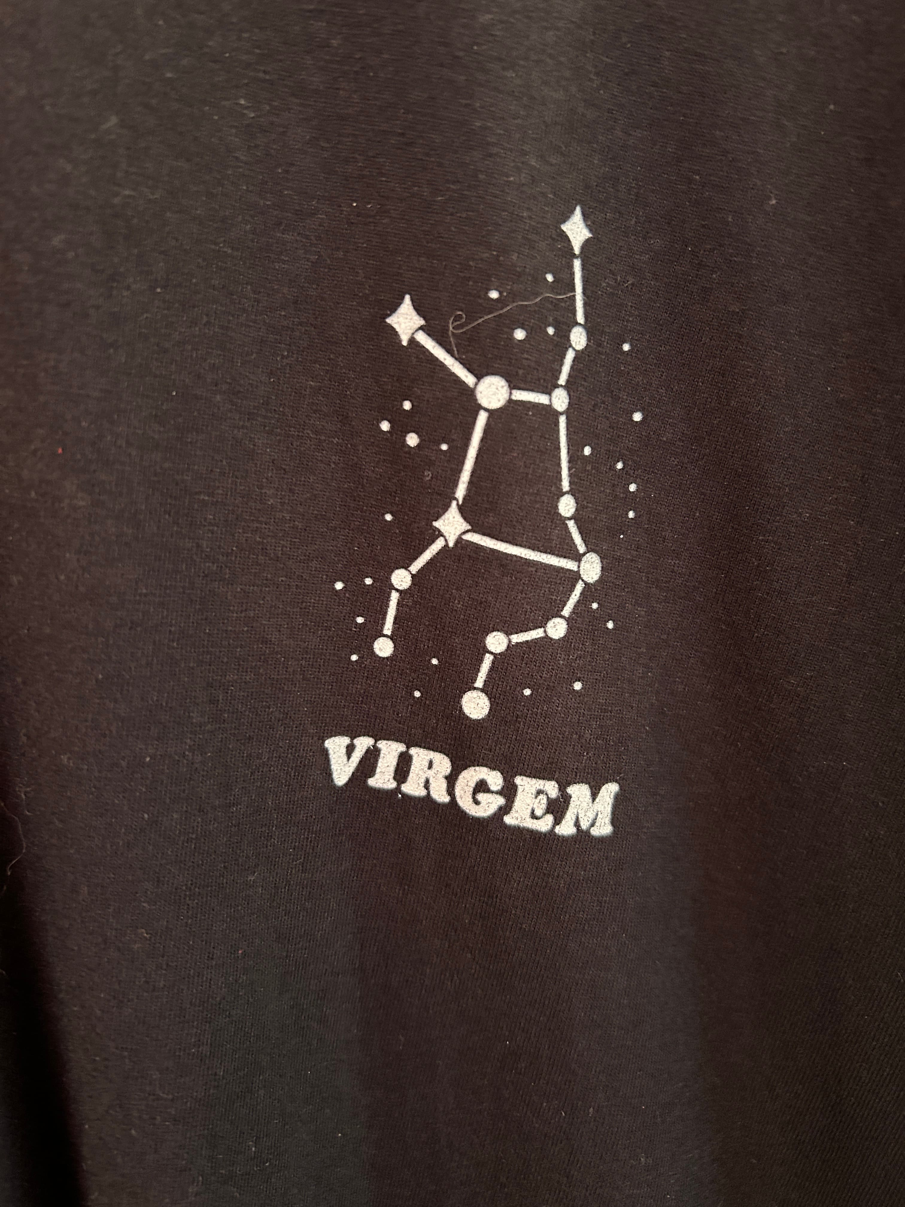 Camiseta preta signo virgem  — foto 3