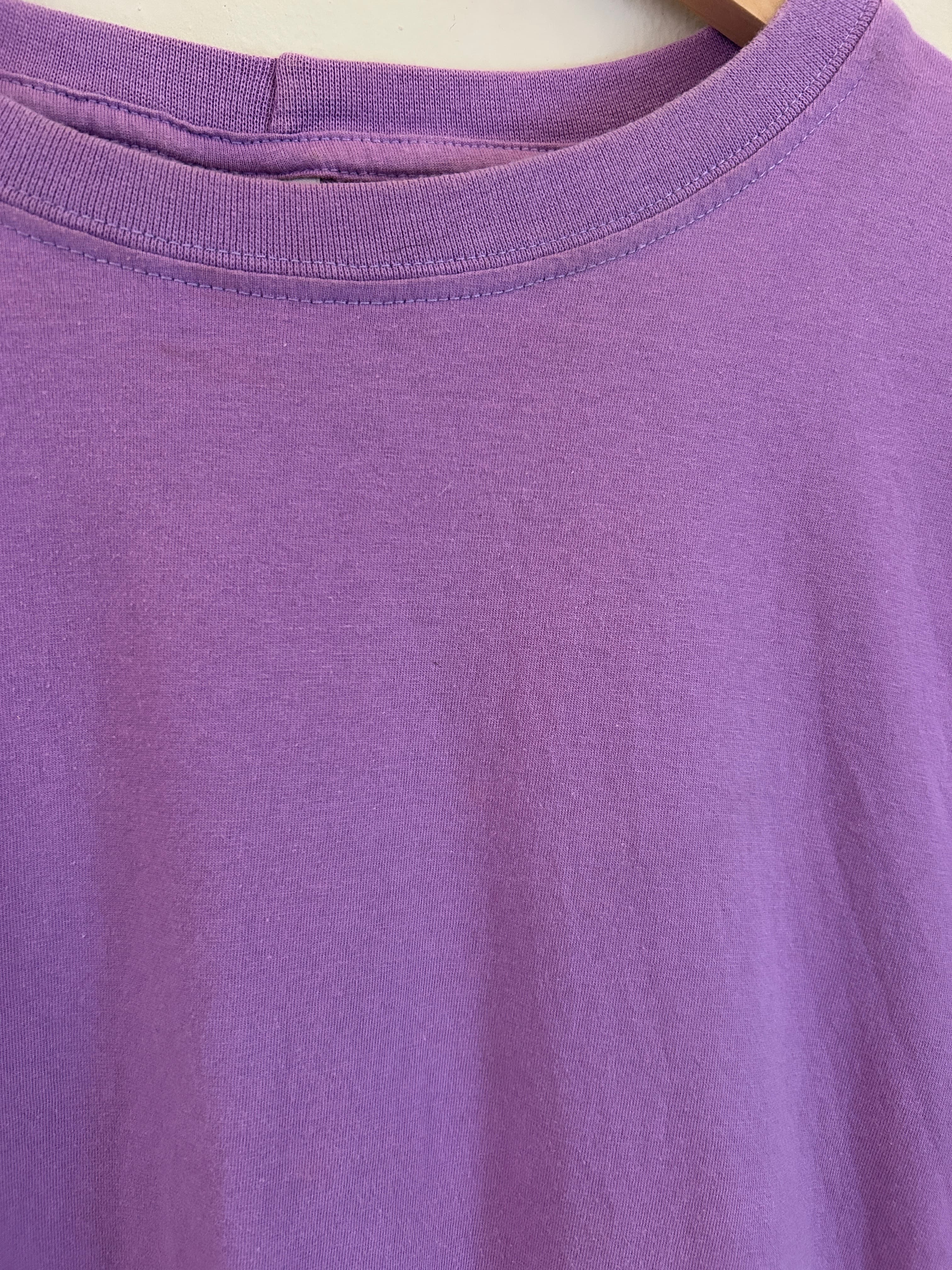 Camiseta croped lilás — foto 3