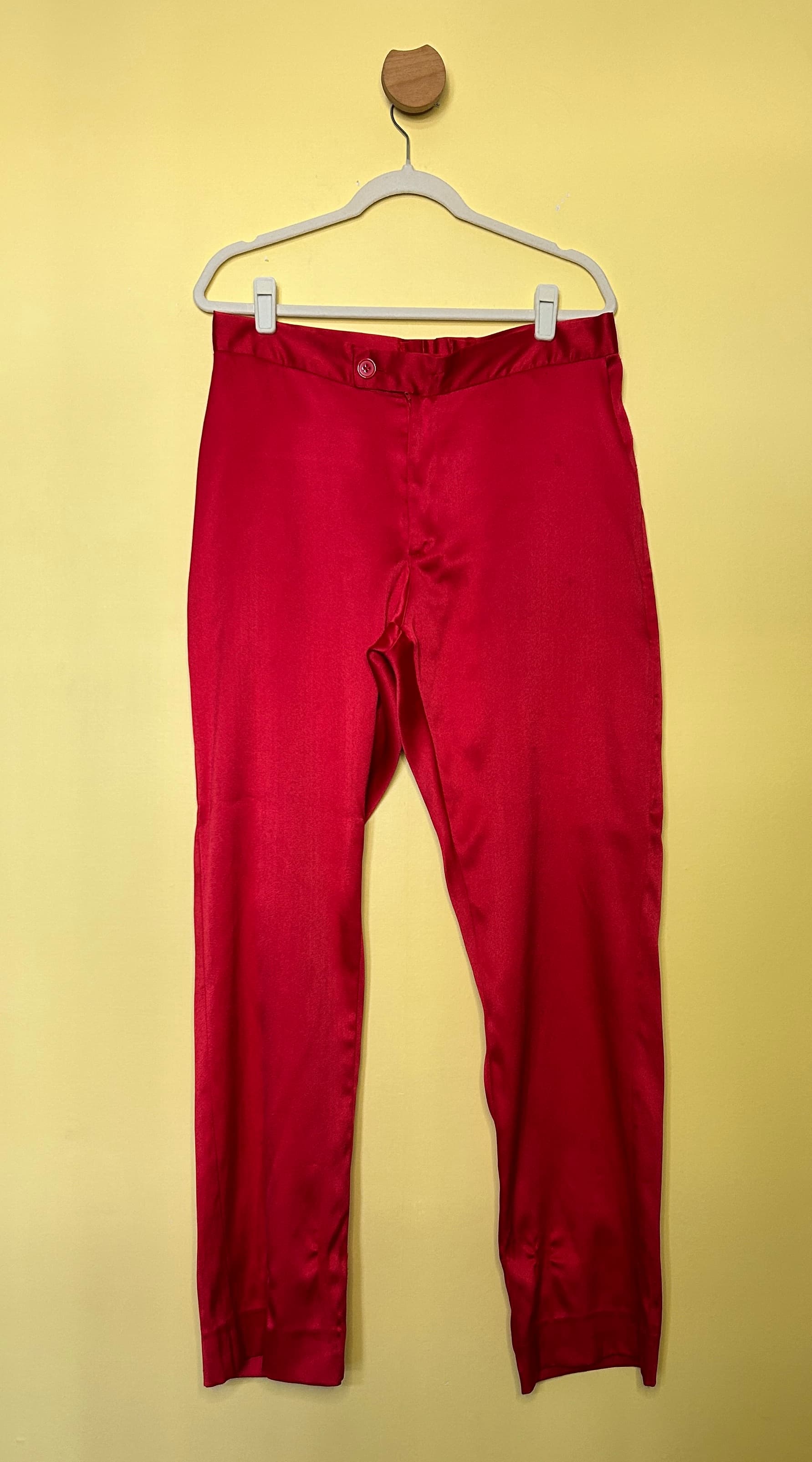 Calça alfaiataria reta acetinada