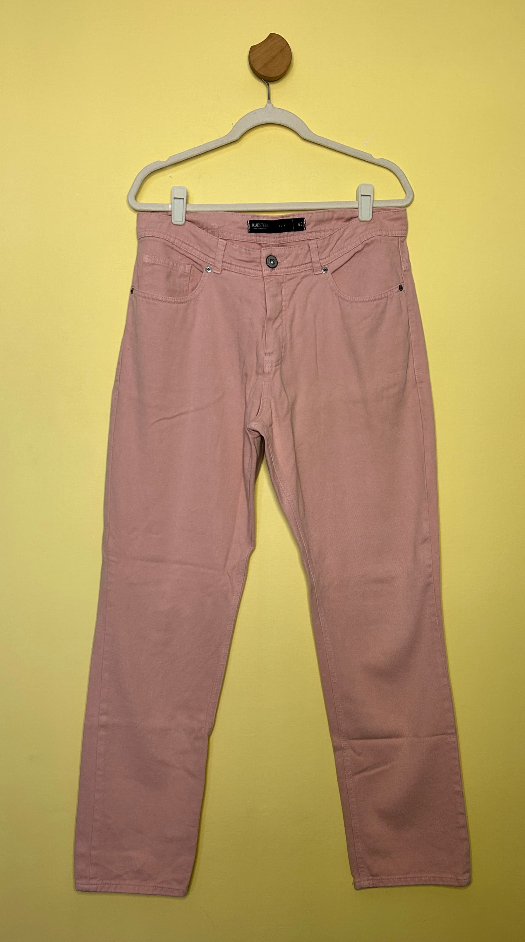 Calça slim sarja rosê