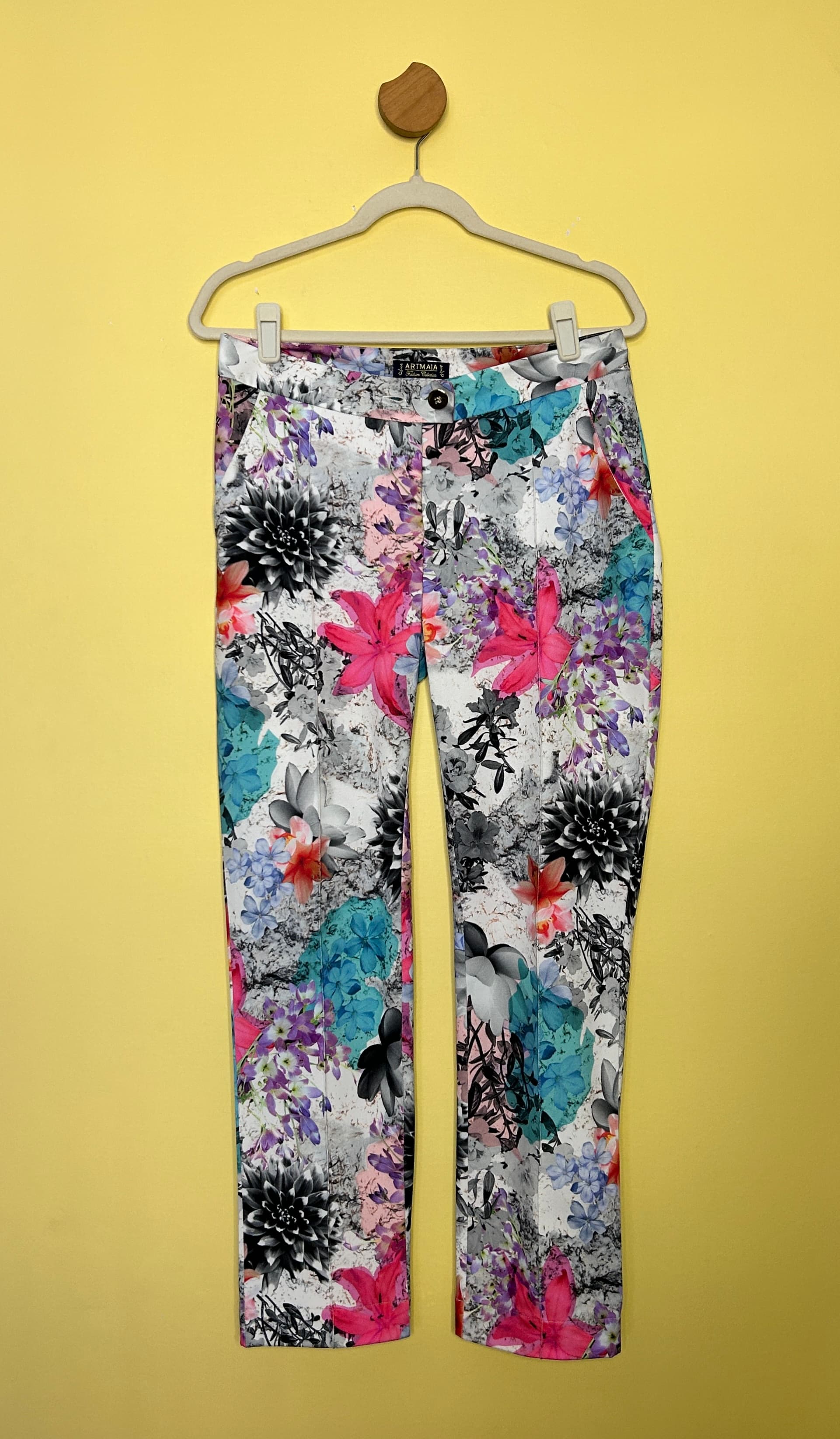 Calça reta floral alfaiataria