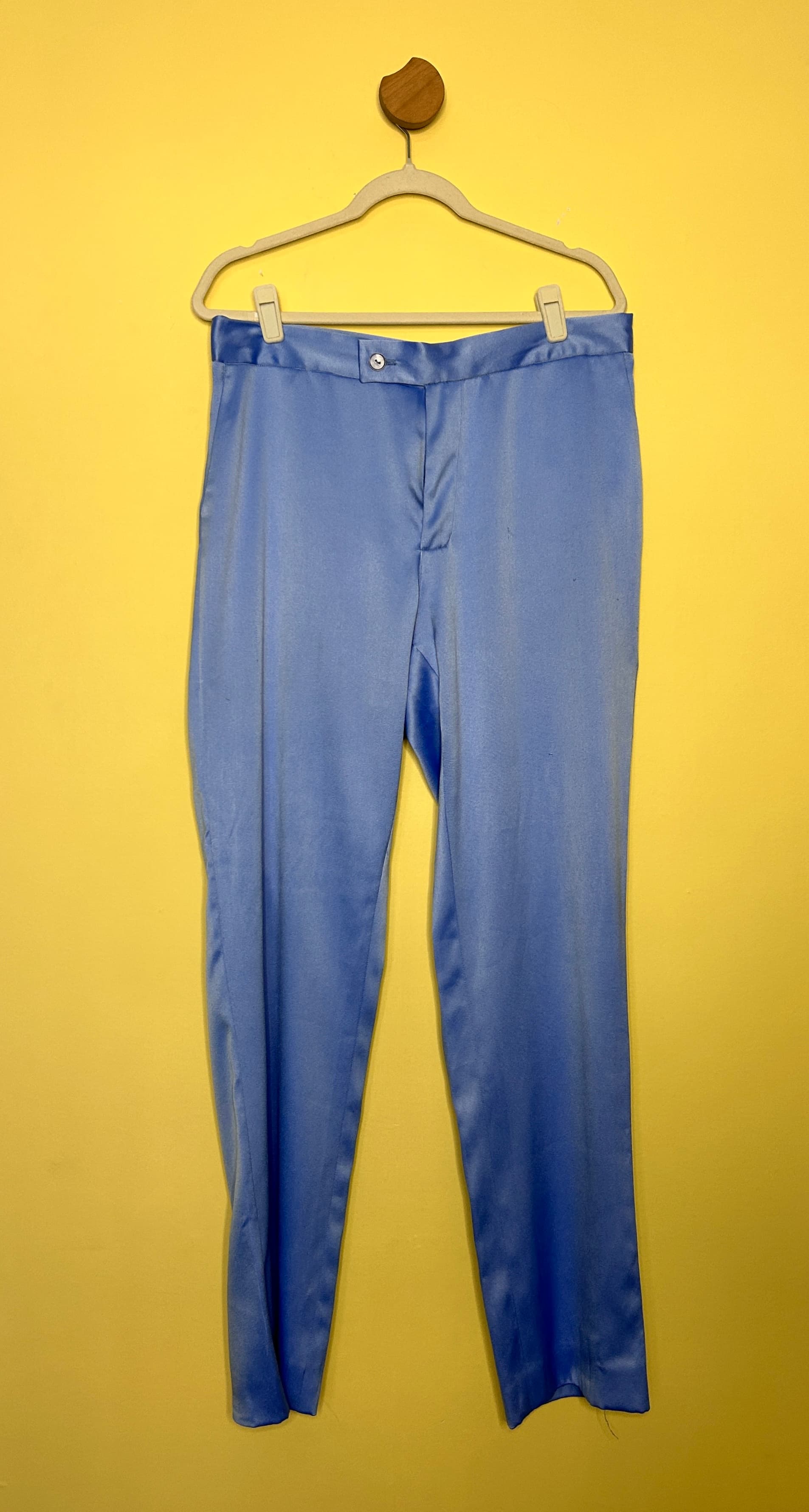 Calça reta acetinada alfaiataria