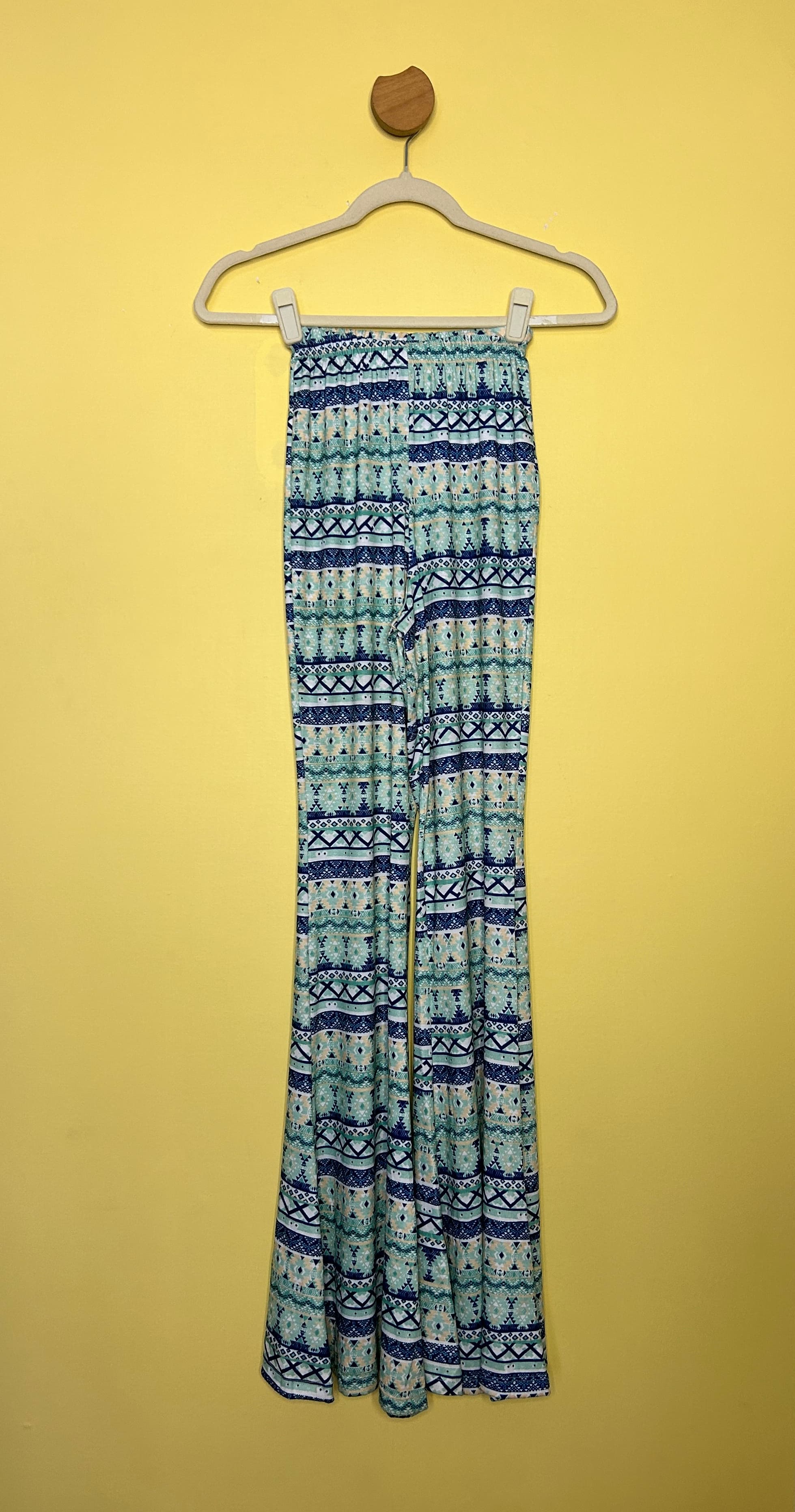 Calça flare estampa geométrica