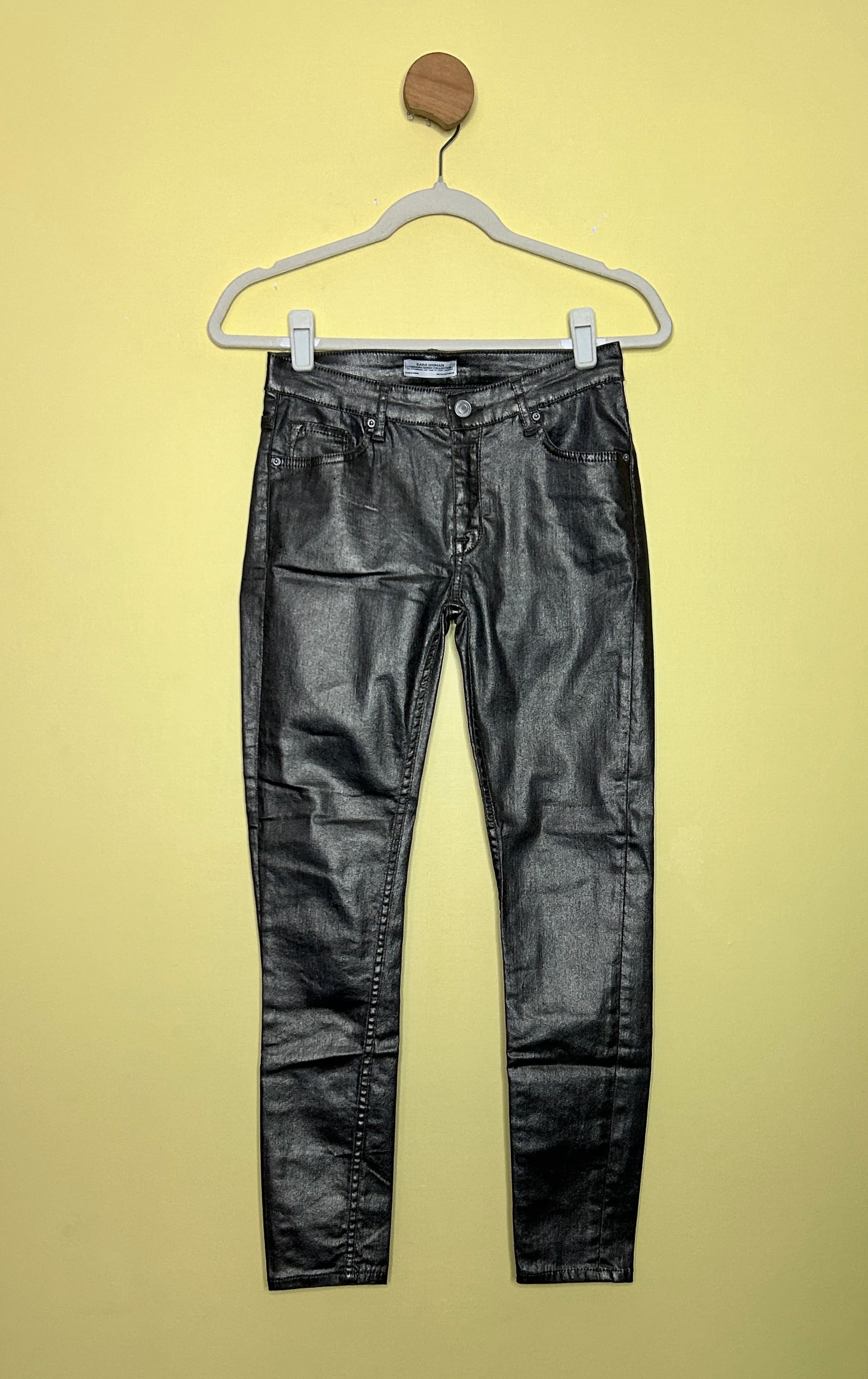 Calça skinny metalizada