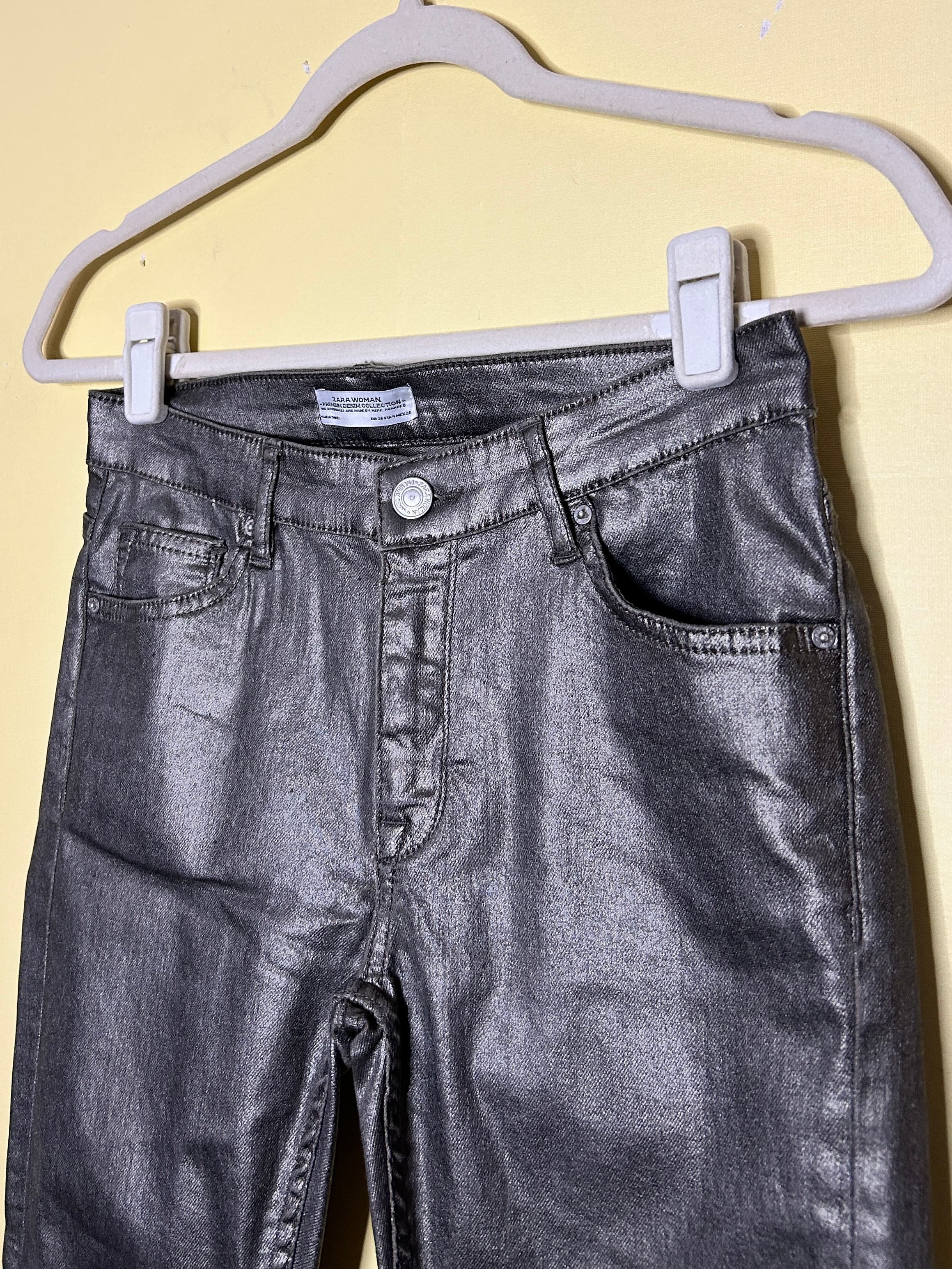 Calça skinny metalizada — foto 3
