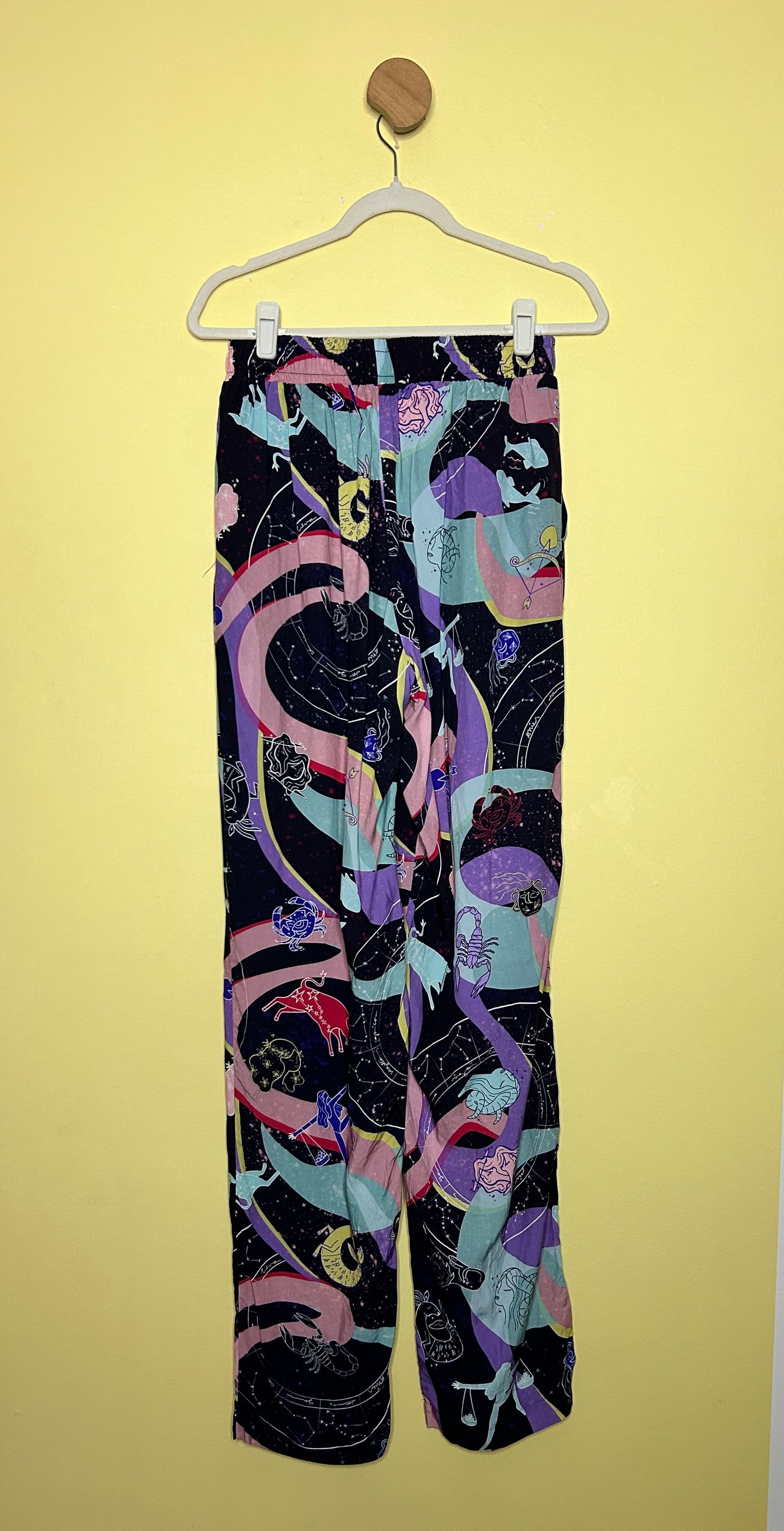Calça mom viscose estampa zodíaco — foto 2