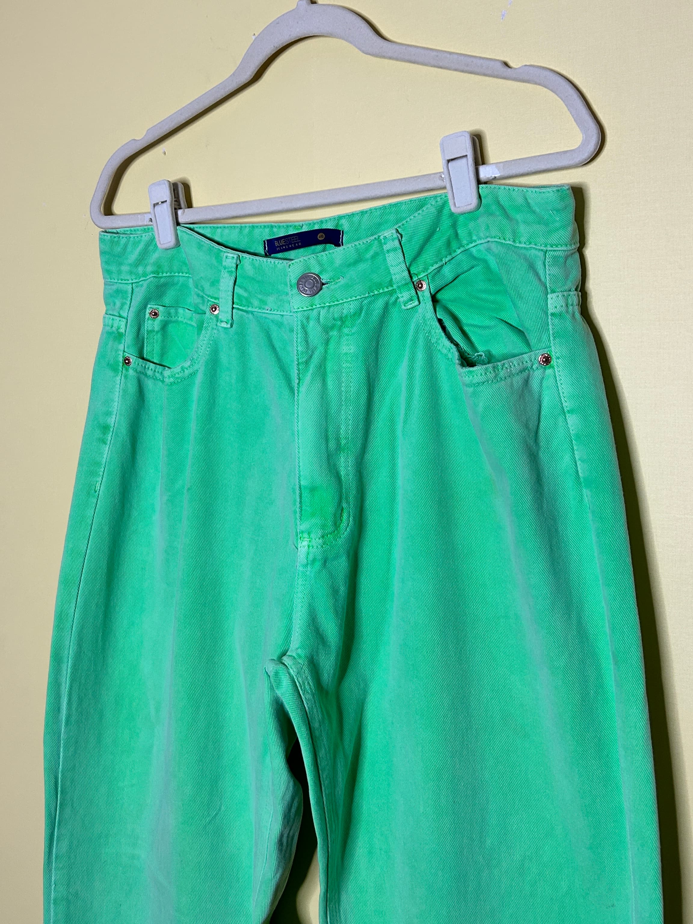 Calça mom jeans verde neon — foto 3
