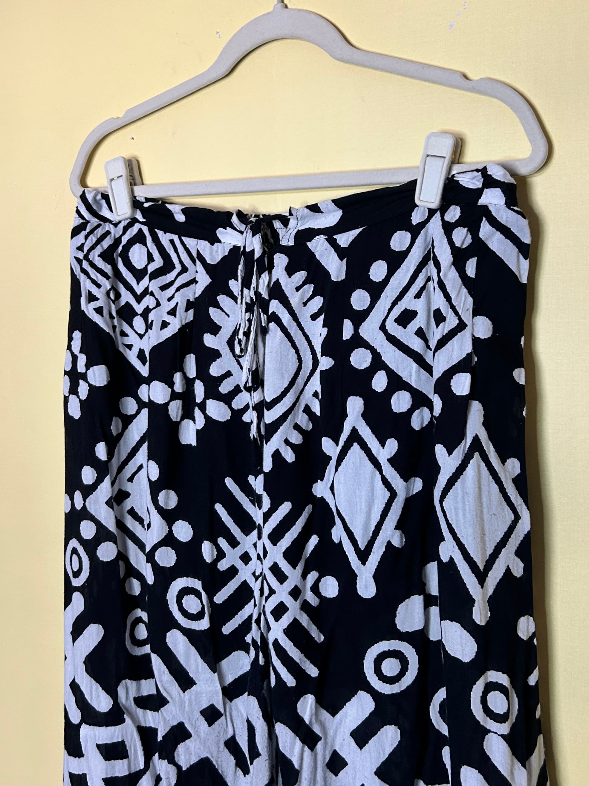 Calça pantalona viscose estampas pb — foto 3