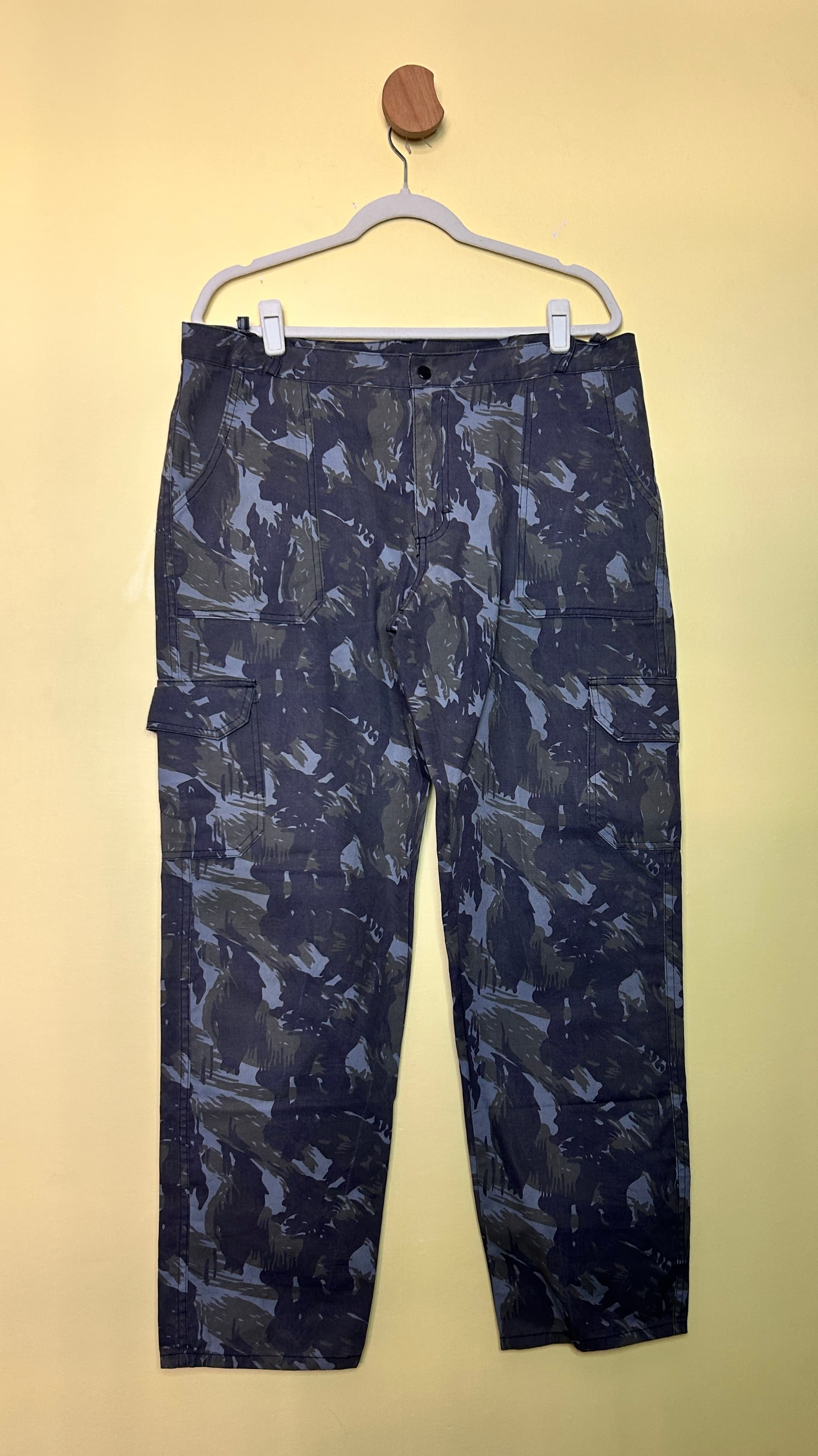 Calça jogger militar bolsos