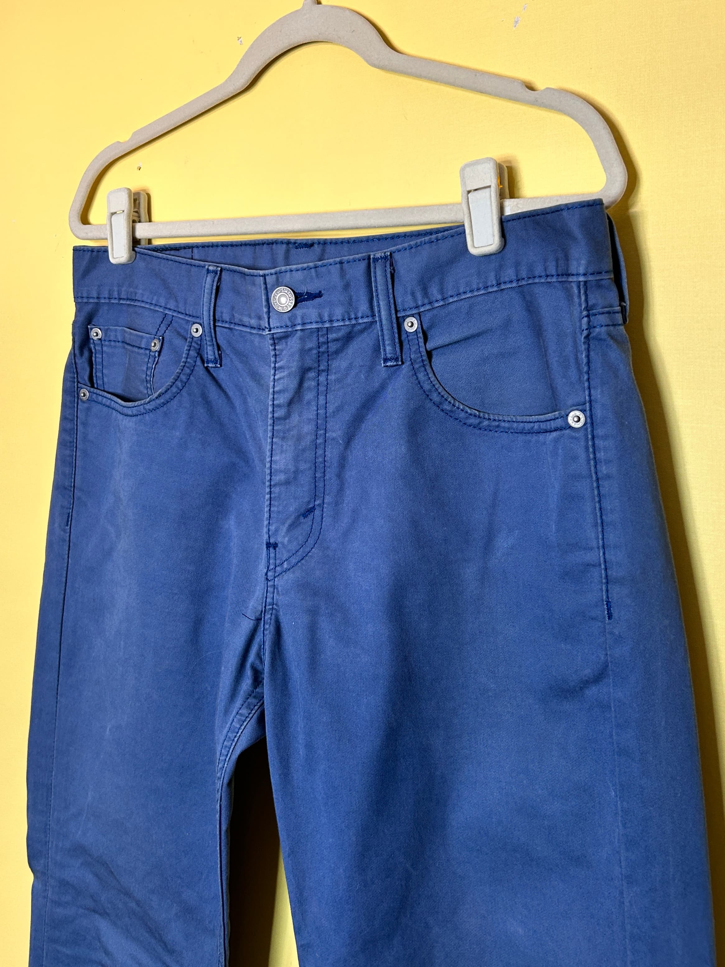 Calça sarja reta Levi's — foto 3