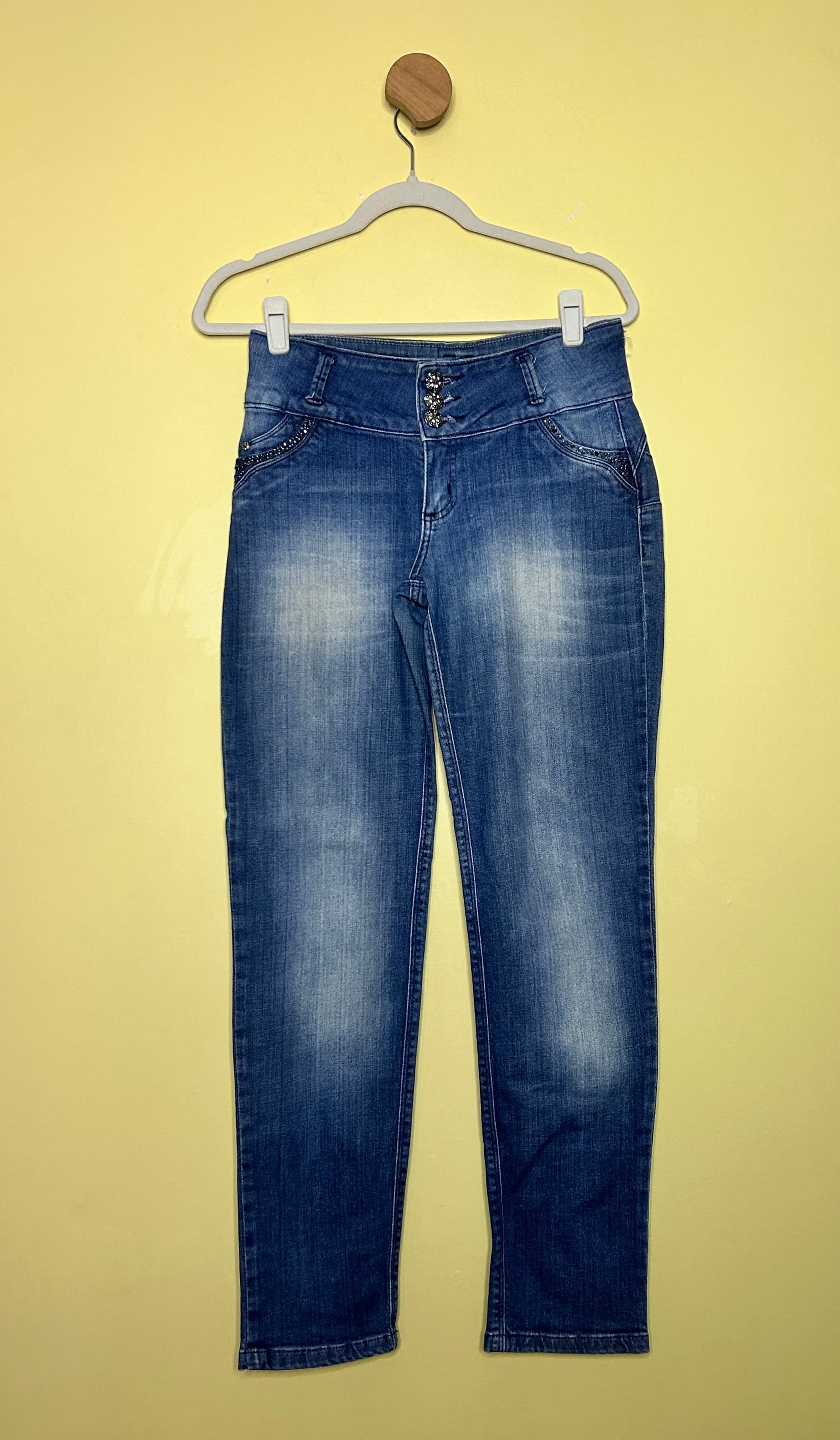 Calça skinny cintura baixa pedraria