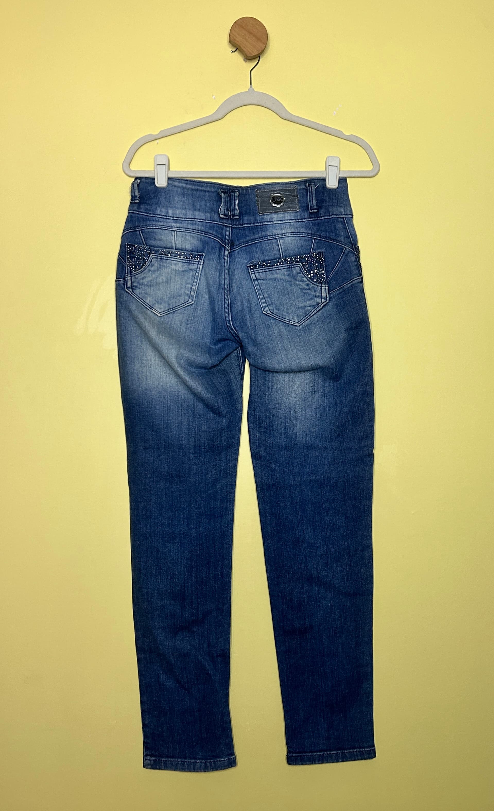 Calça skinny cintura baixa pedraria — foto 2