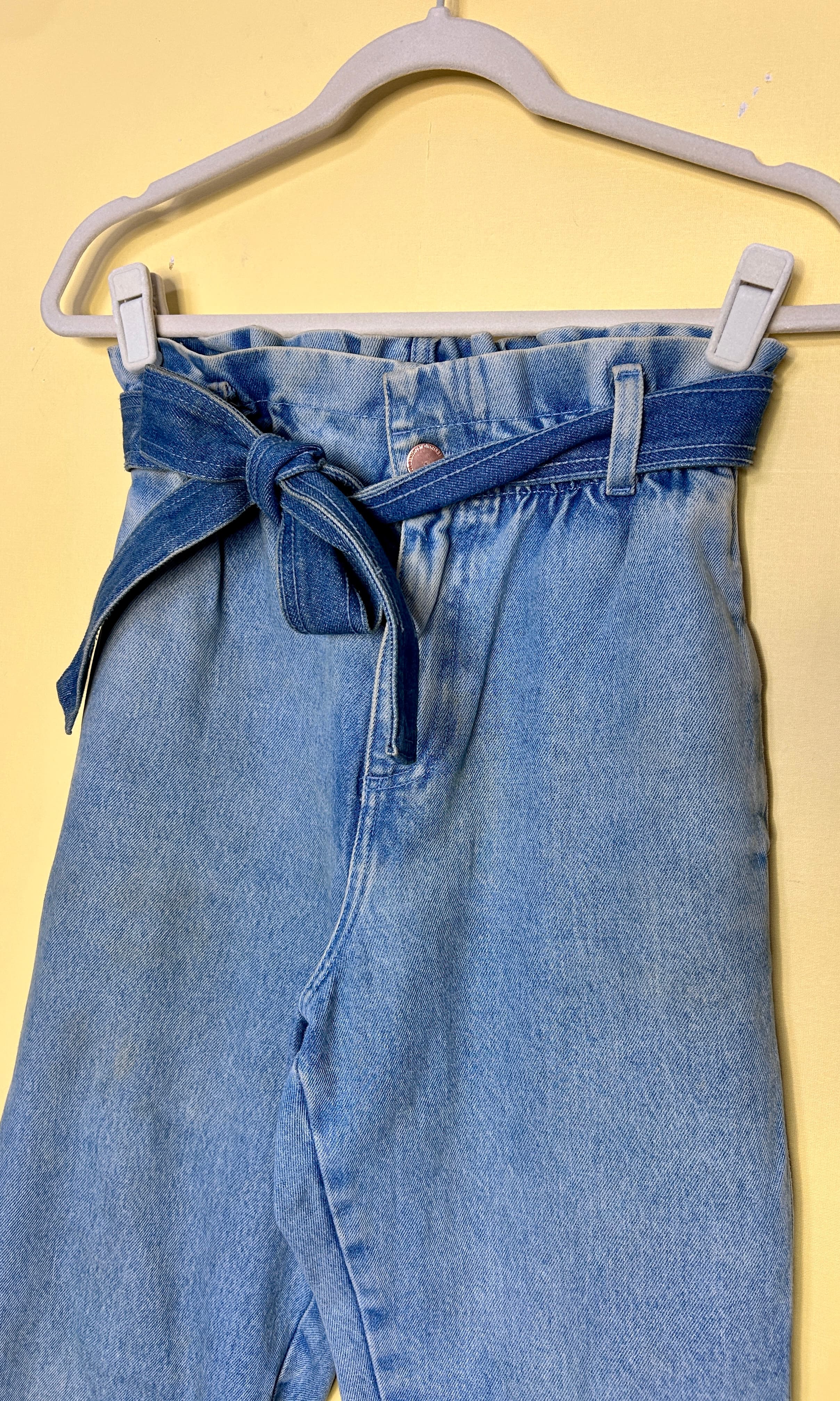 Calça jeans cenoura cinto fixo  — foto 3