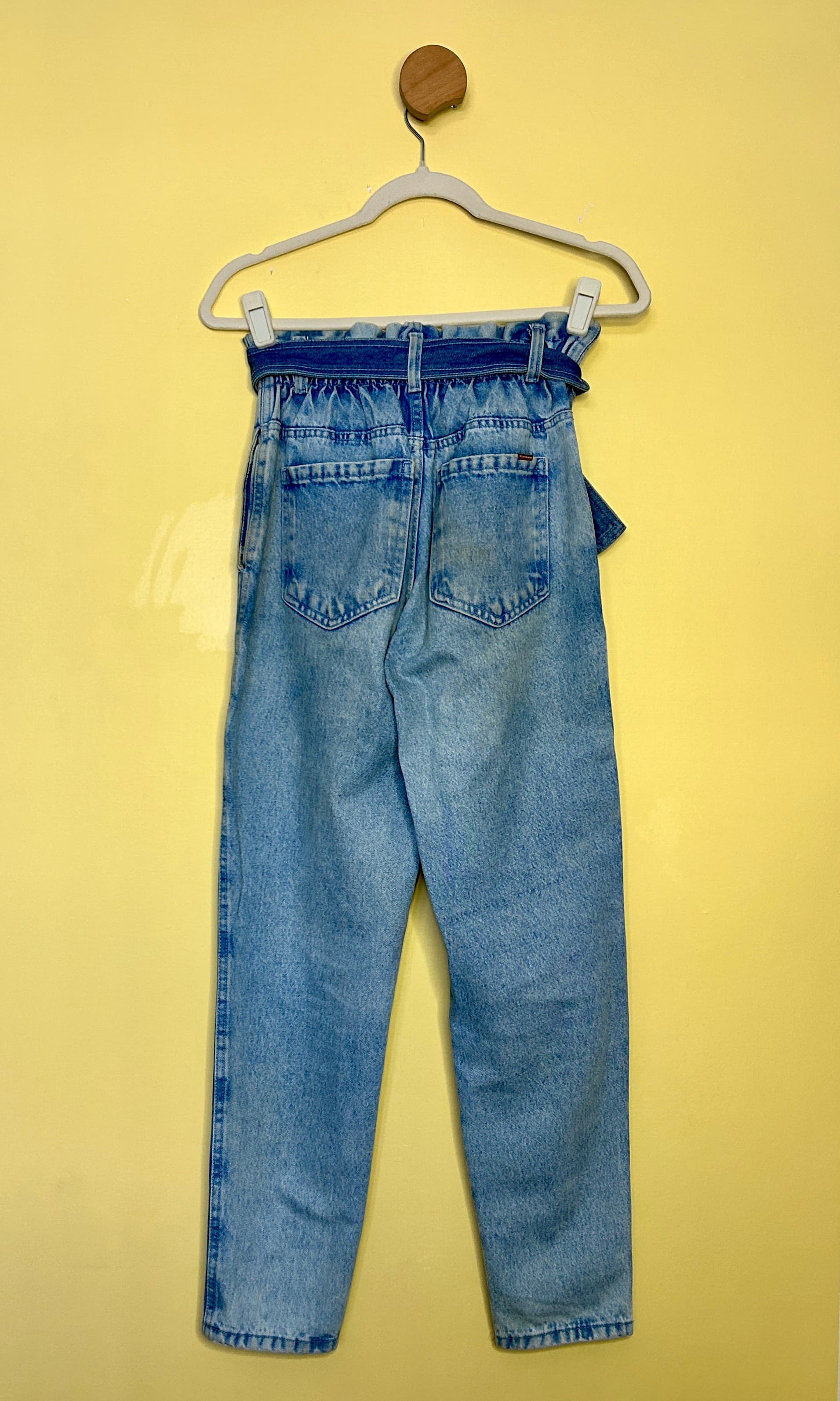 Calça jeans cenoura cinto fixo  — foto 2