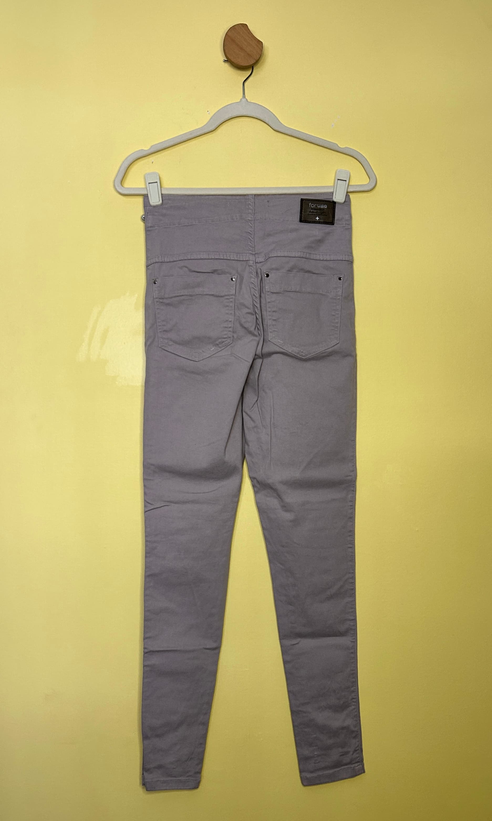 Calça jeans skinny elástico pérolas — foto 2