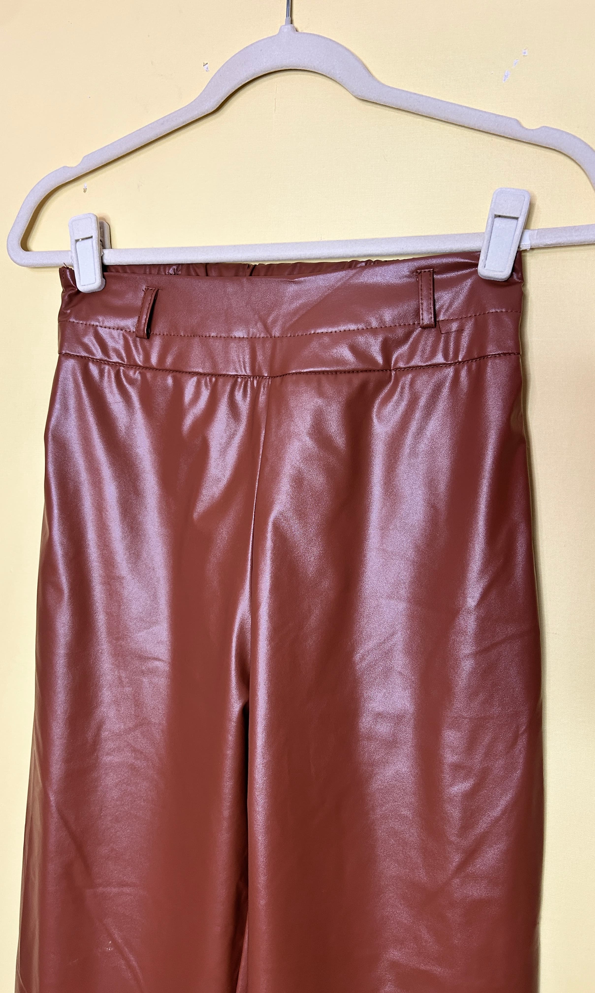 Calça corino reta — foto 3