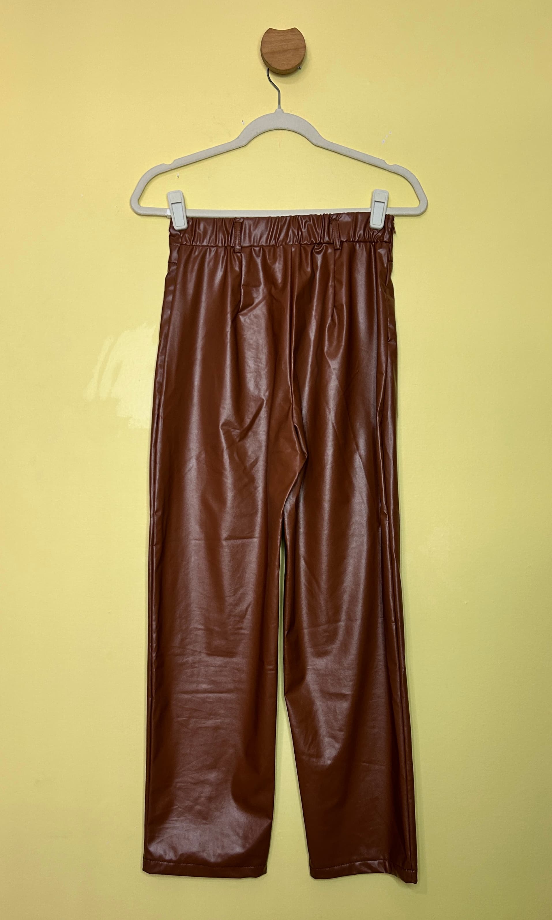 Calça corino reta — foto 2