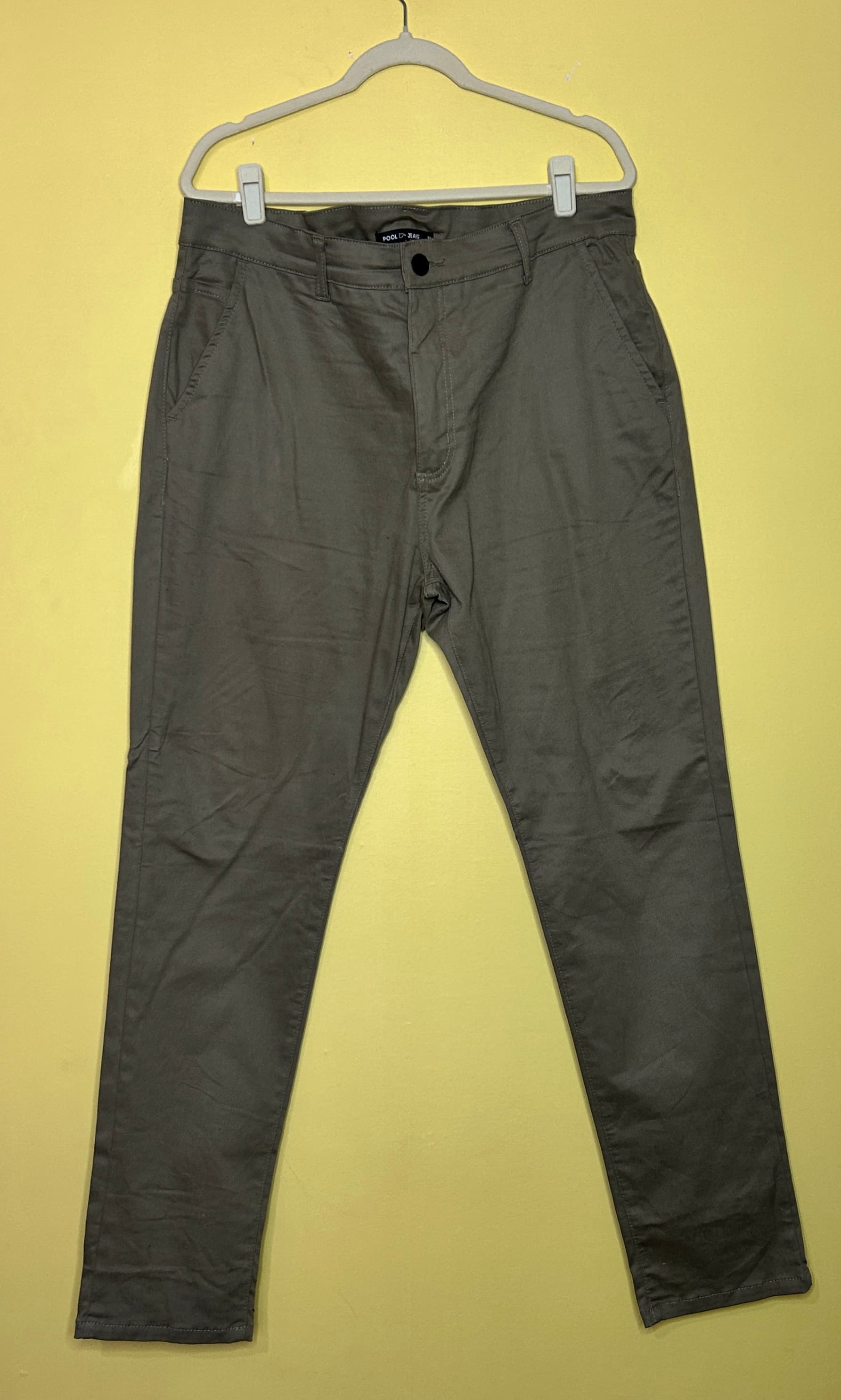 Calça slim sarja
