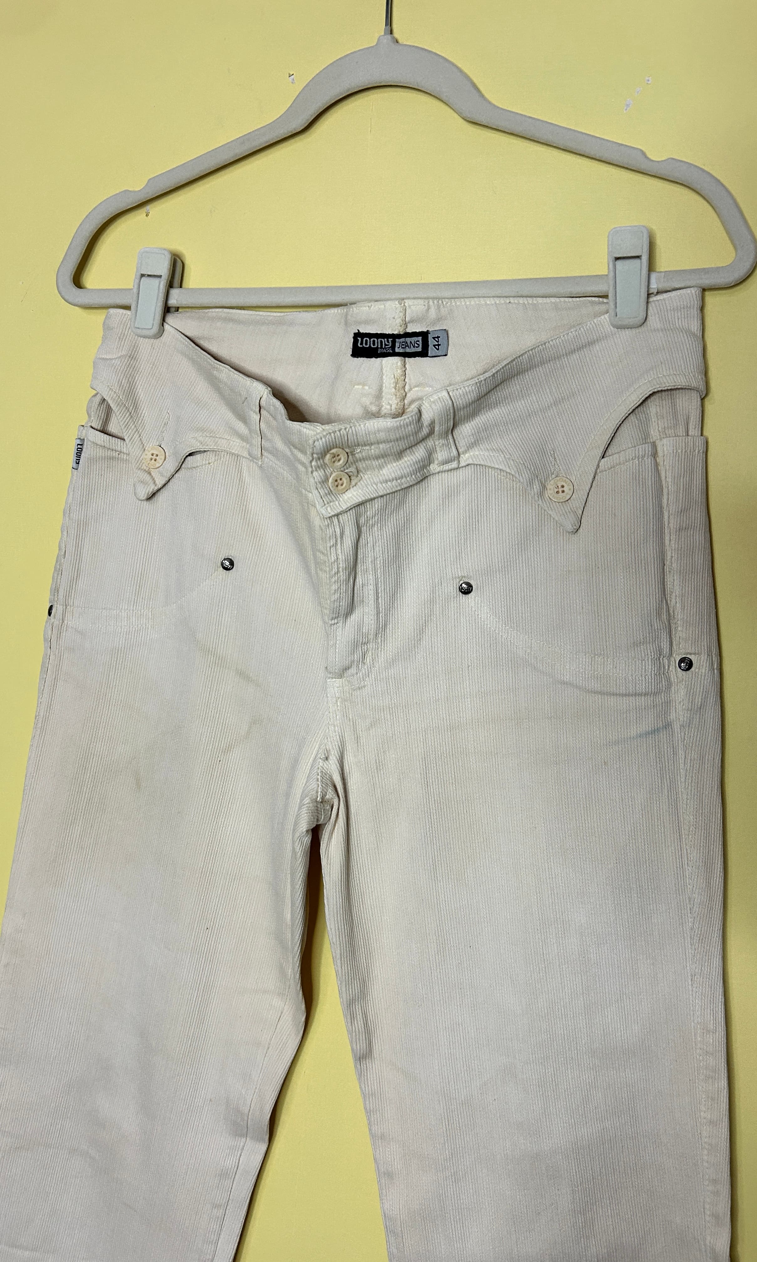 Calça cotelê reta detalhe botão  — foto 3
