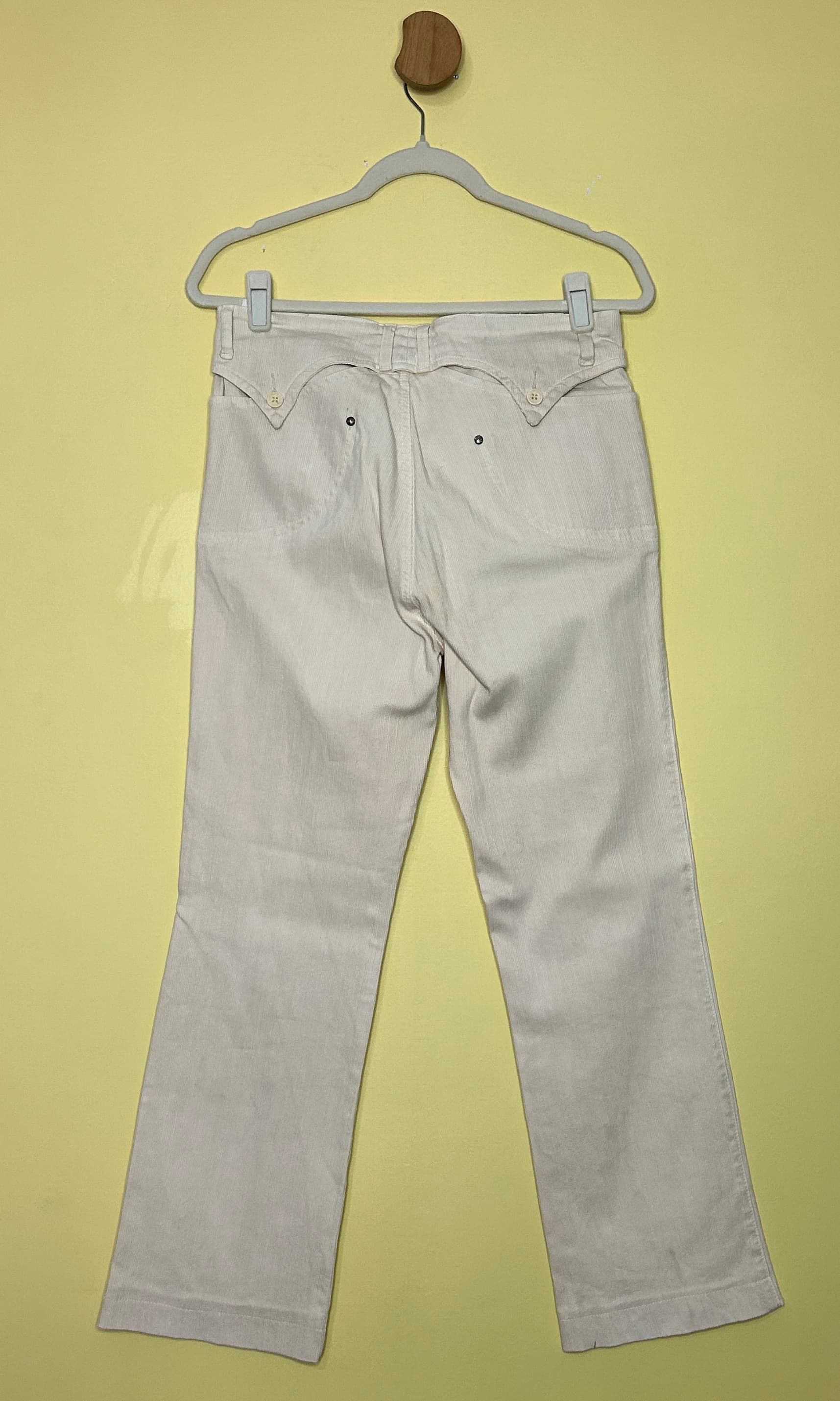 Calça cotelê reta detalhe botão  — foto 2