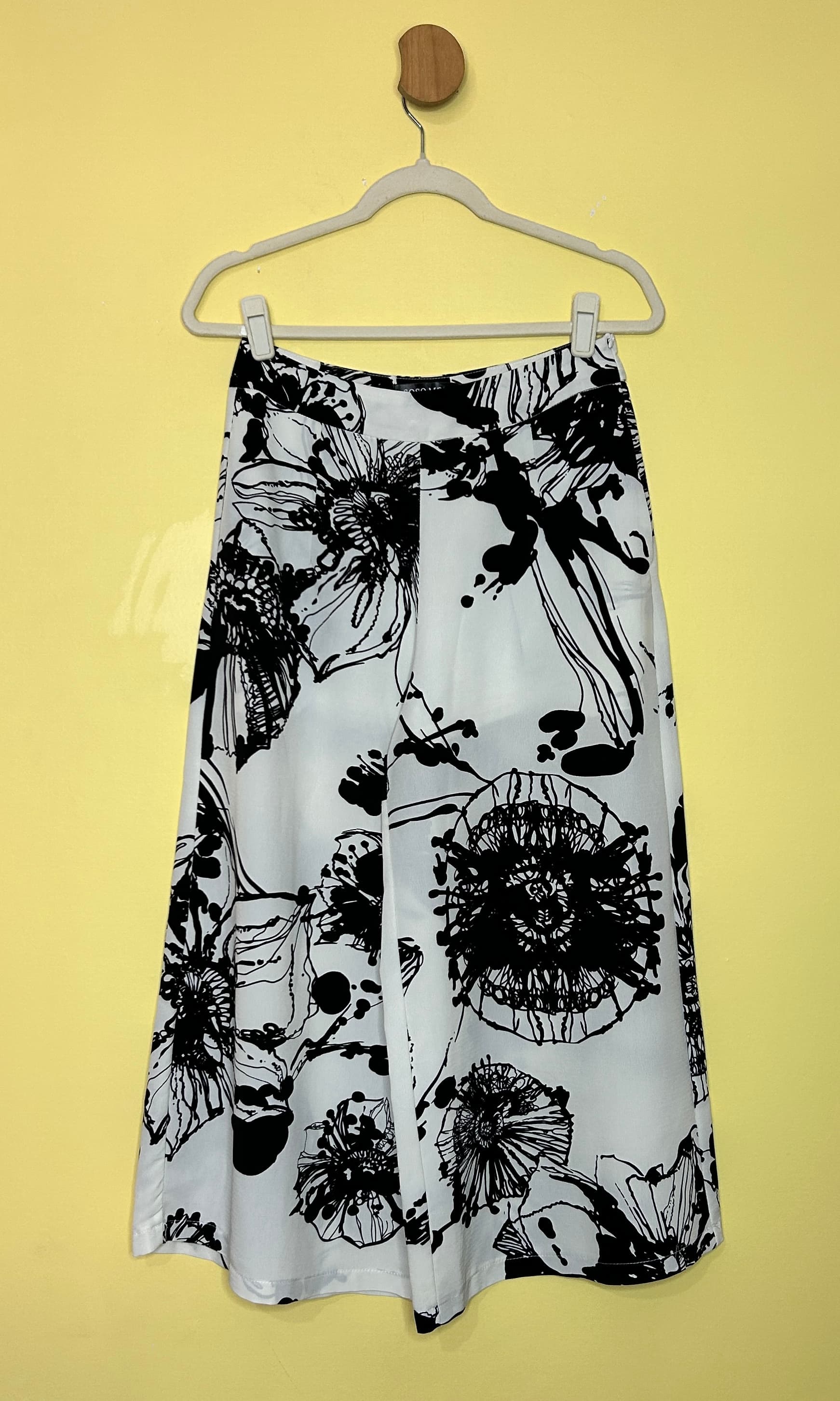 Calça pantacourt crepe estampada