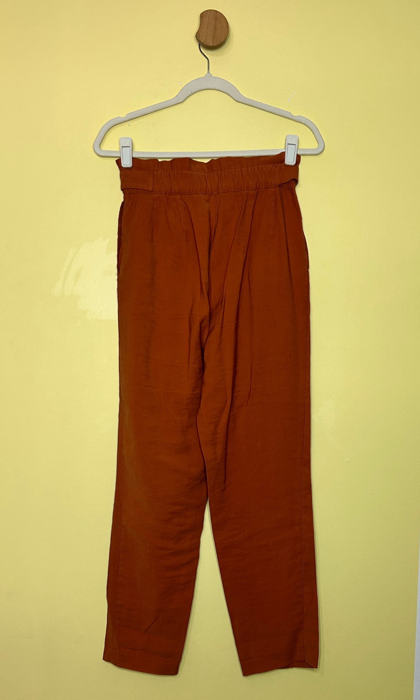 Calça cenoura botões  — foto 2