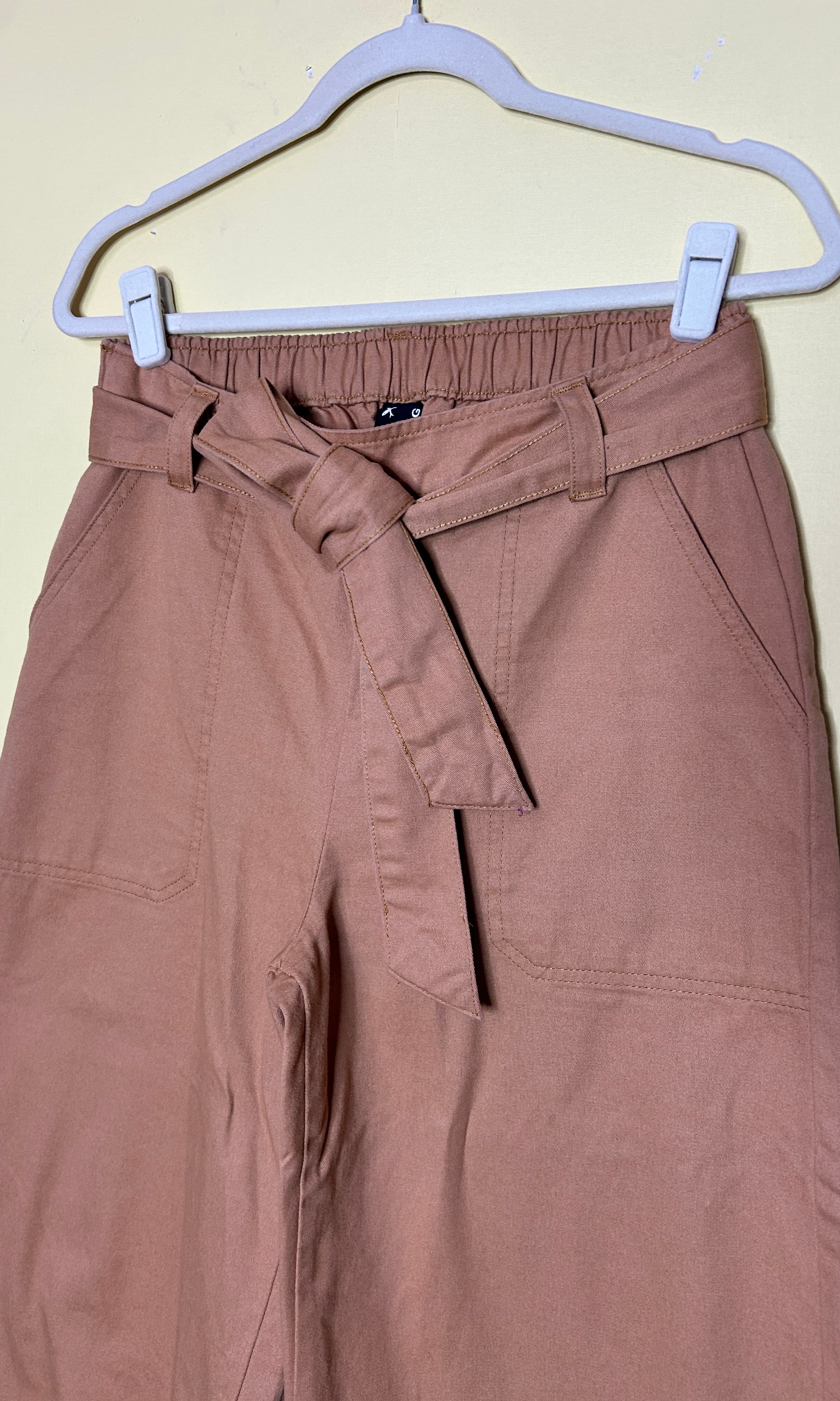 Calça pantacourt com cinto  — foto 3