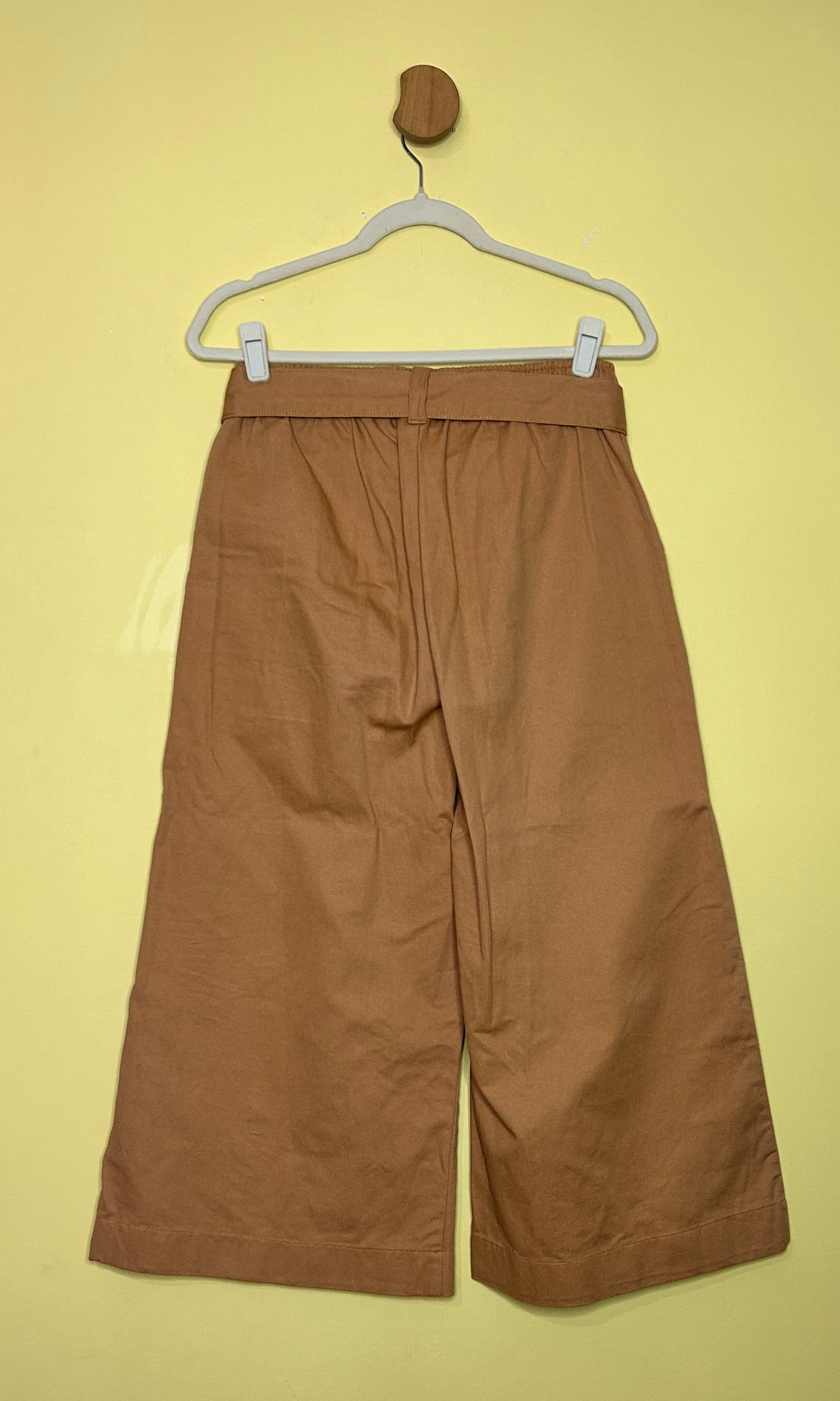 Calça pantacourt com cinto  — foto 2