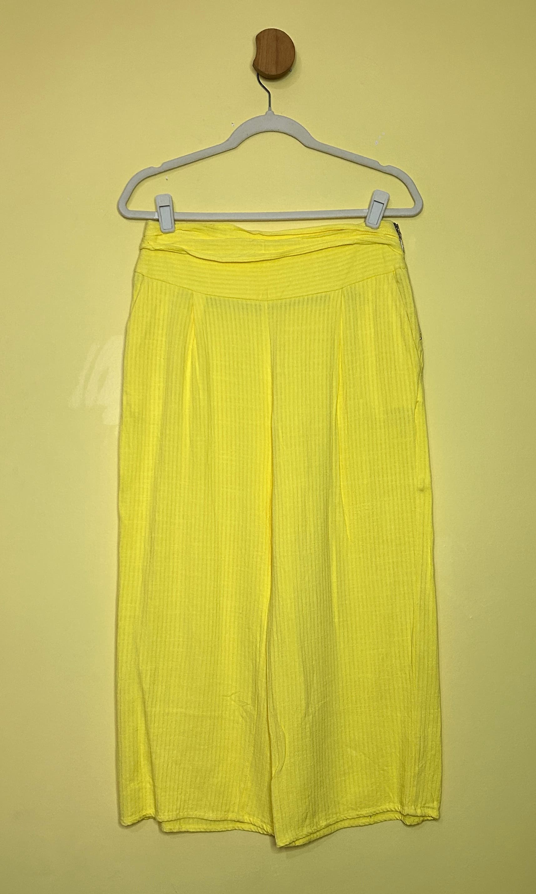 Calça pantacourt texturizada  — foto 2