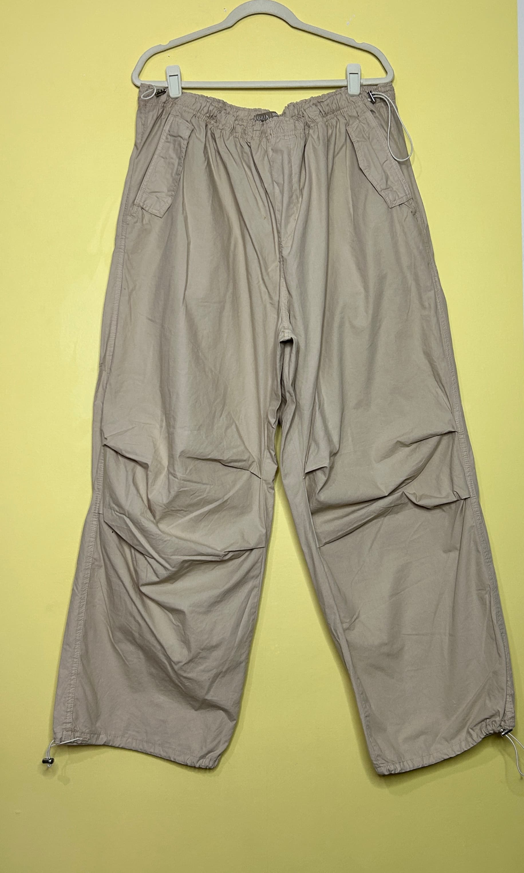 Calça cargo elásticos drapeado