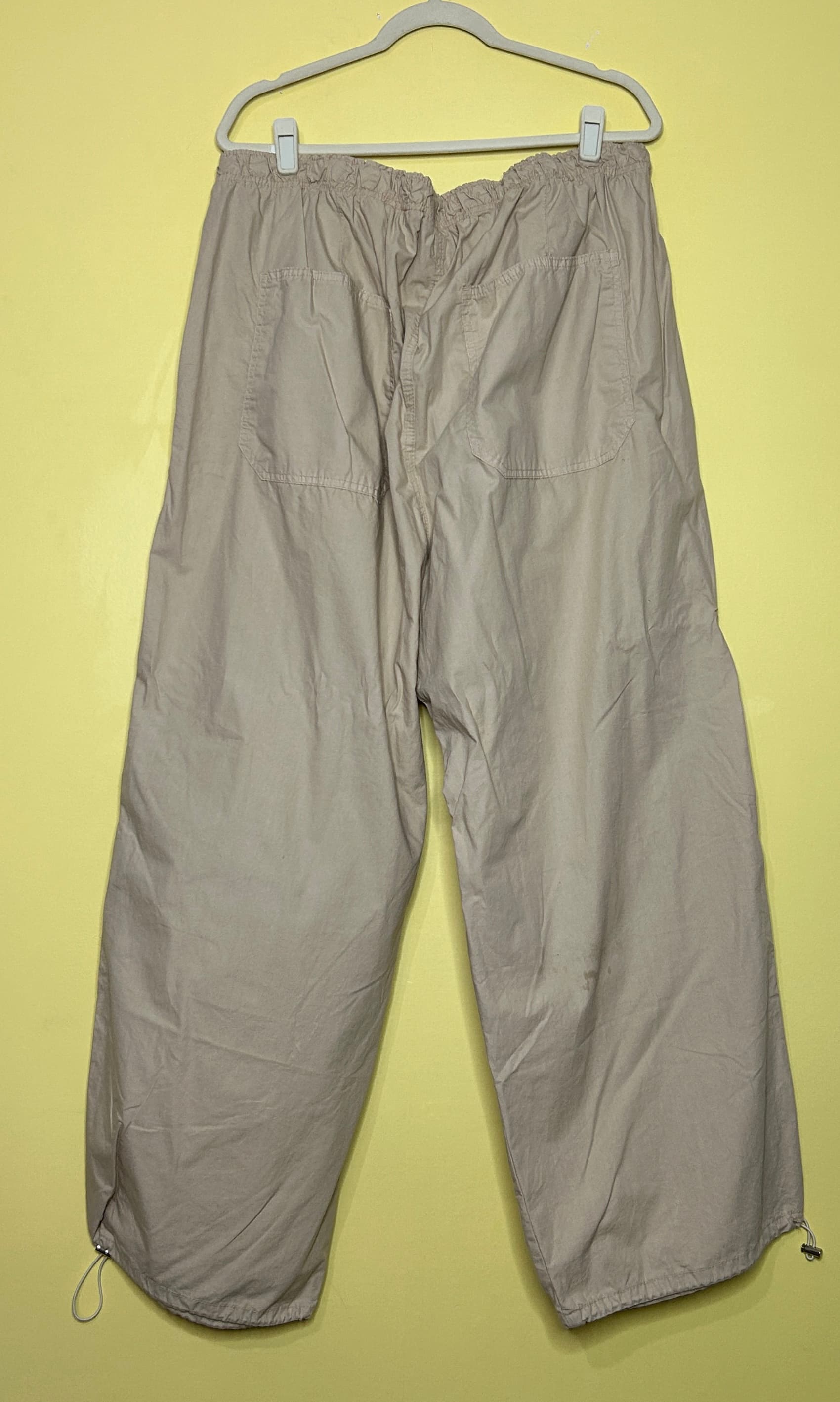 Calça cargo elásticos drapeado — foto 2