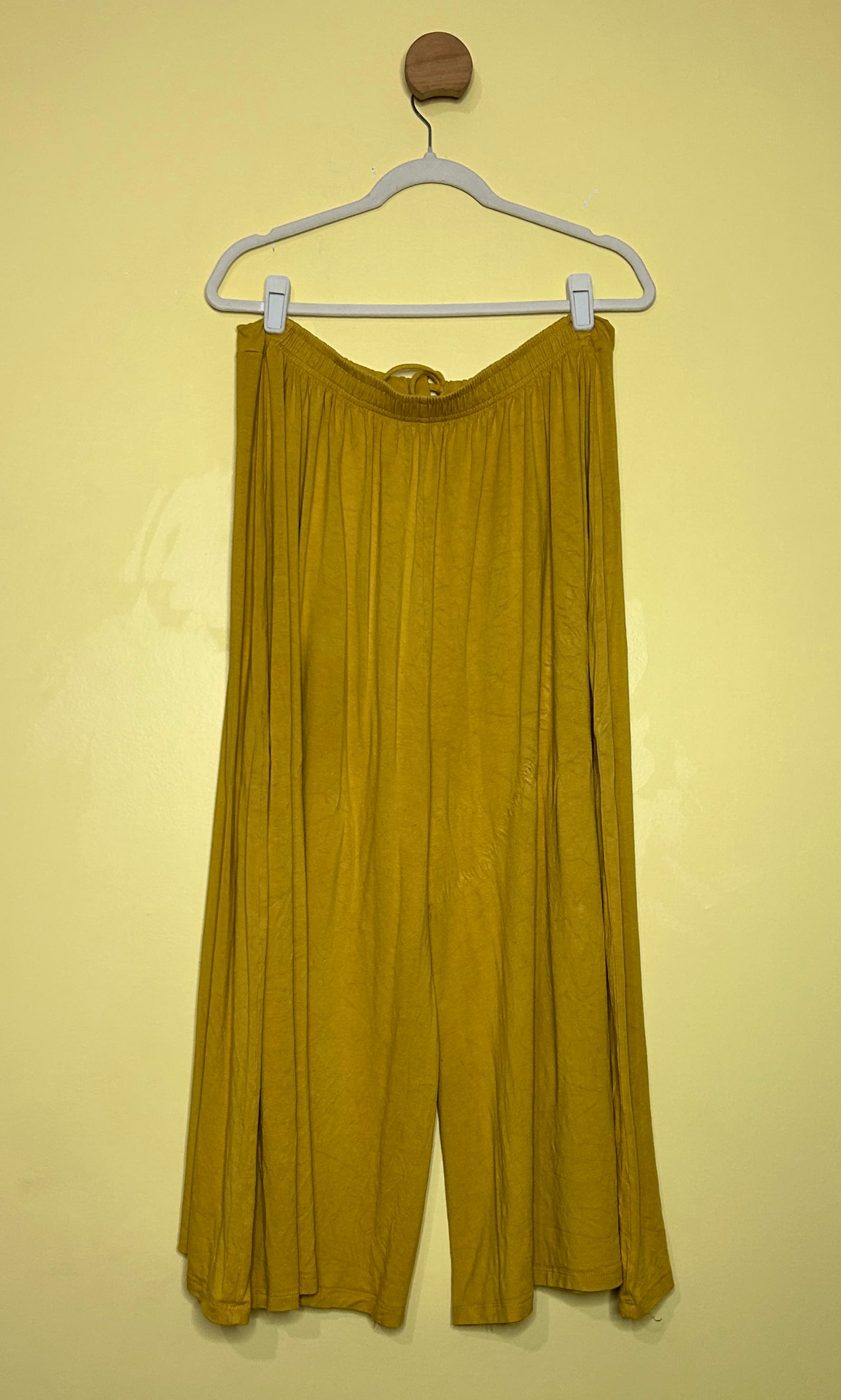 Calça pantacourt malha elástico  — foto 3