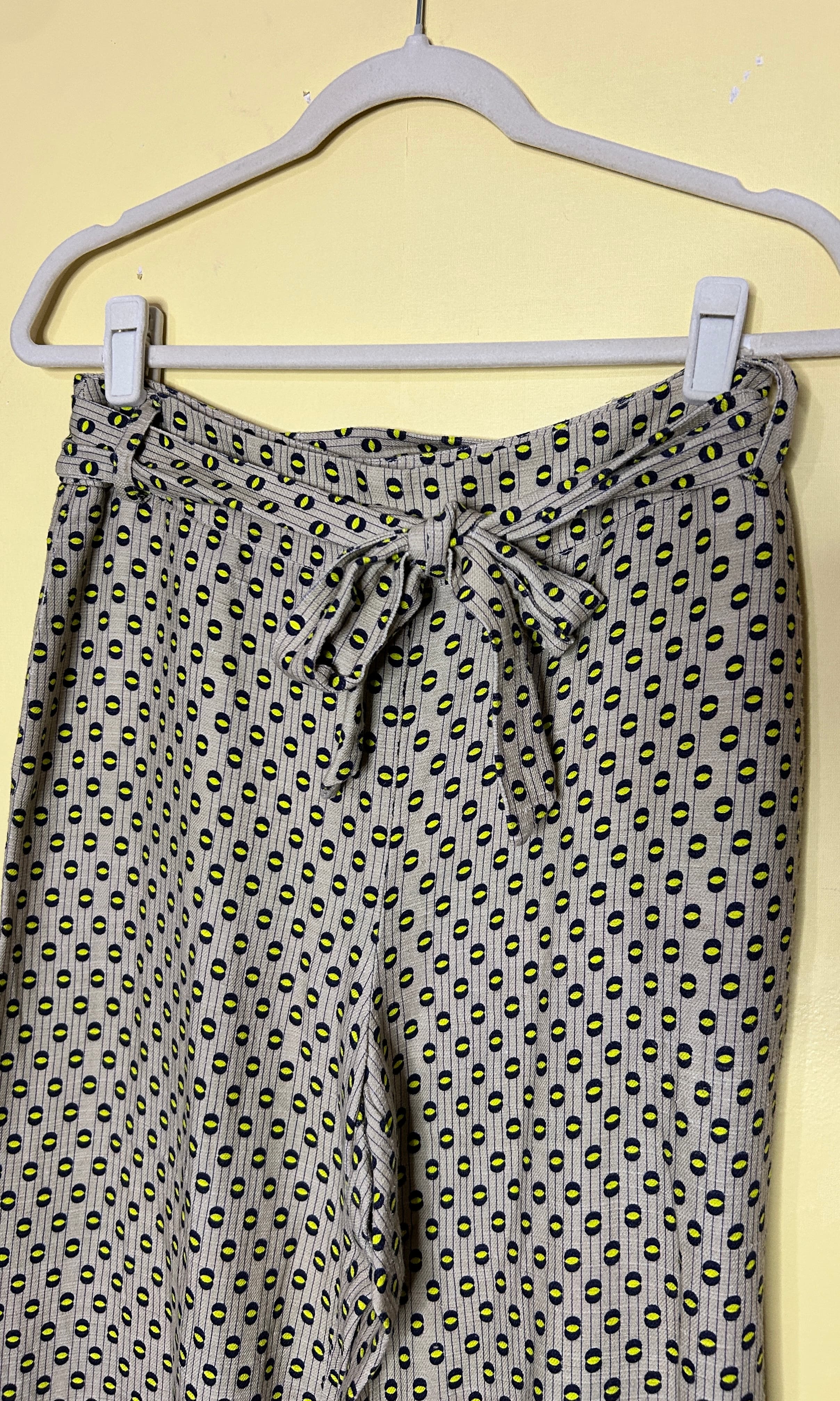 Calça pantacourt estampada cinto — foto 3