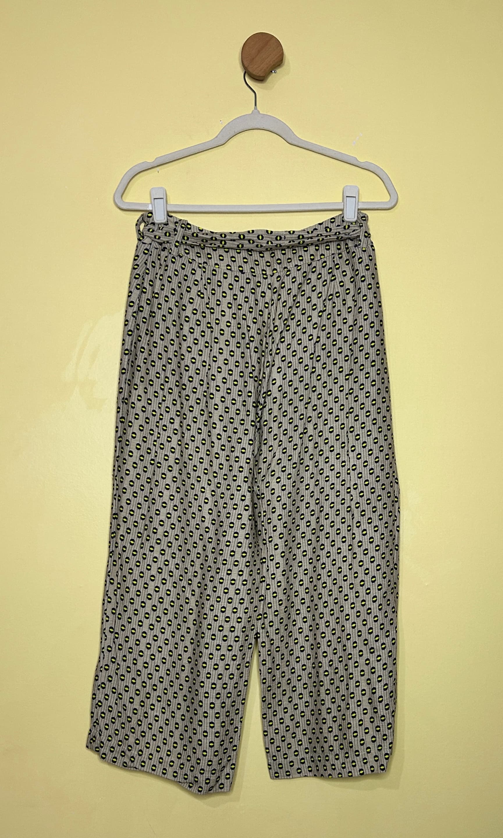 Calça pantacourt estampada cinto — foto 2