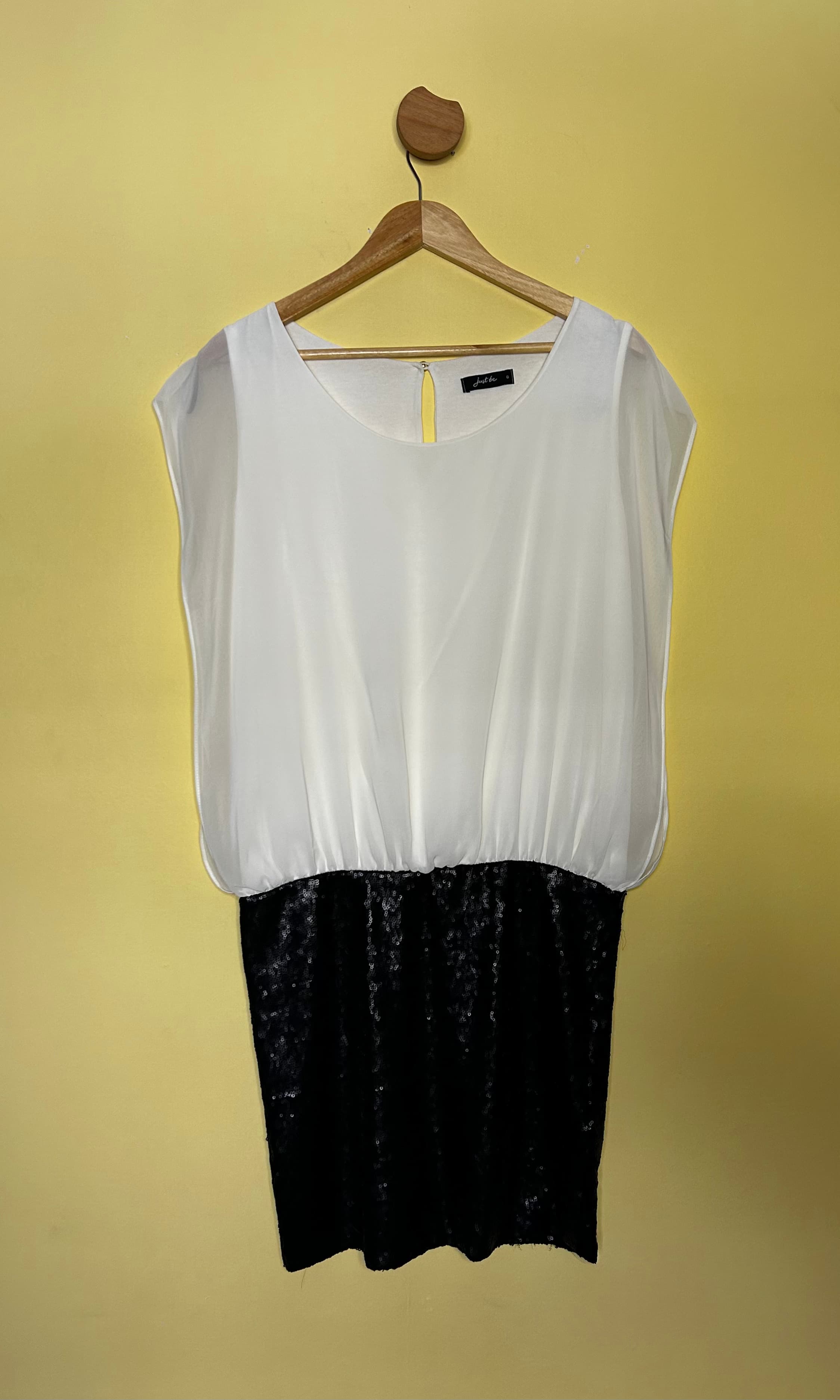Vestido mini saia paetê