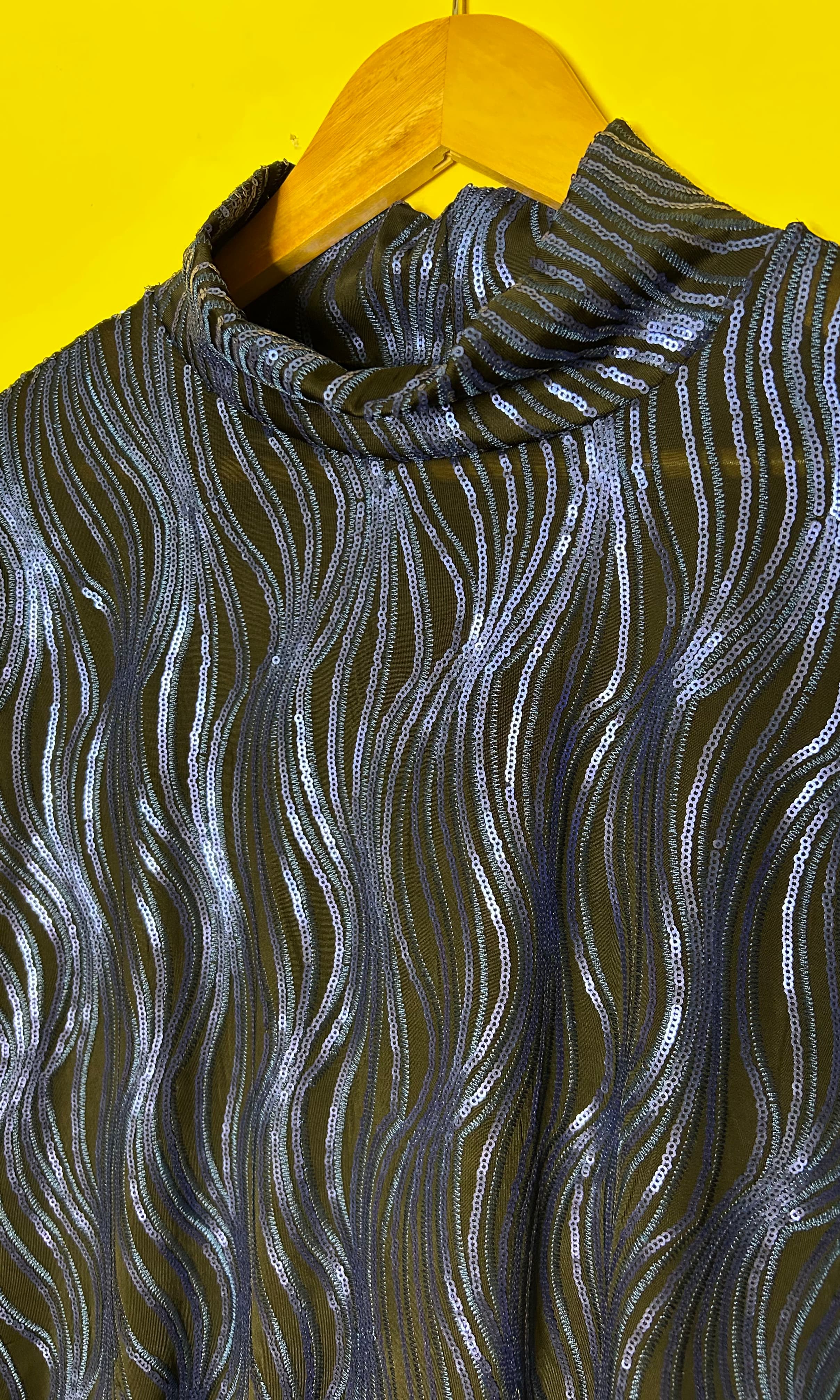 Vestido túnica gola alta paetê — foto 3