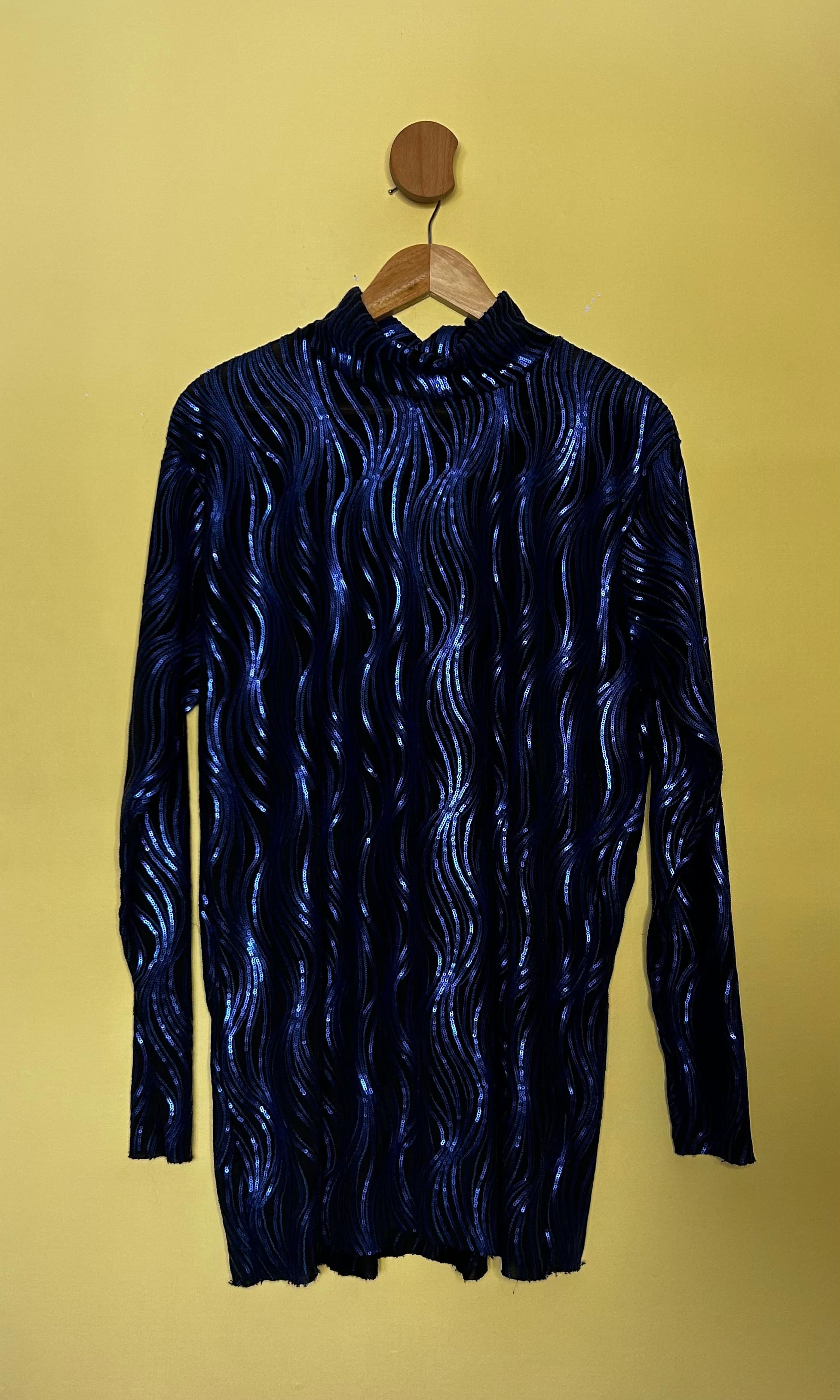 Vestido túnica gola alta paetê