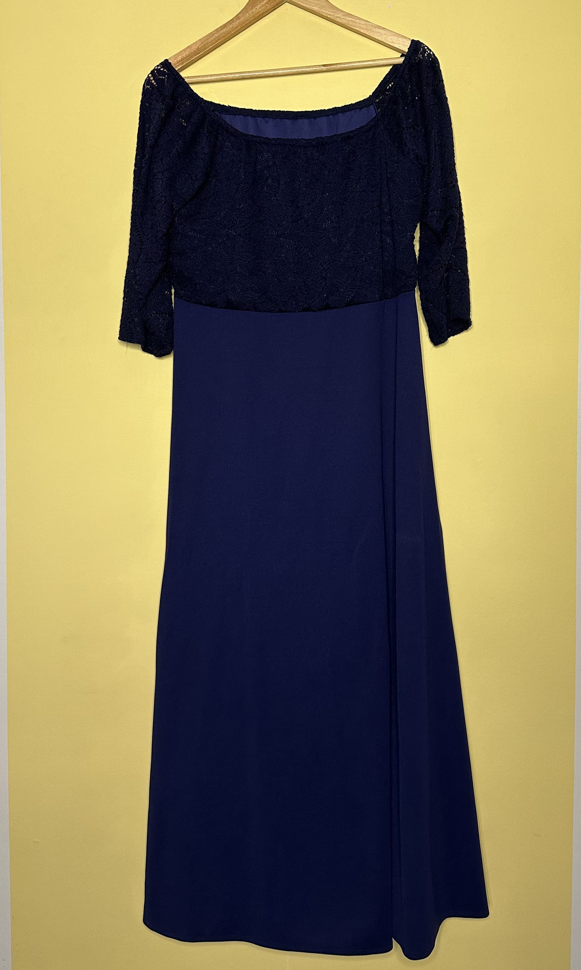 Vestido longo renda manga 3/4