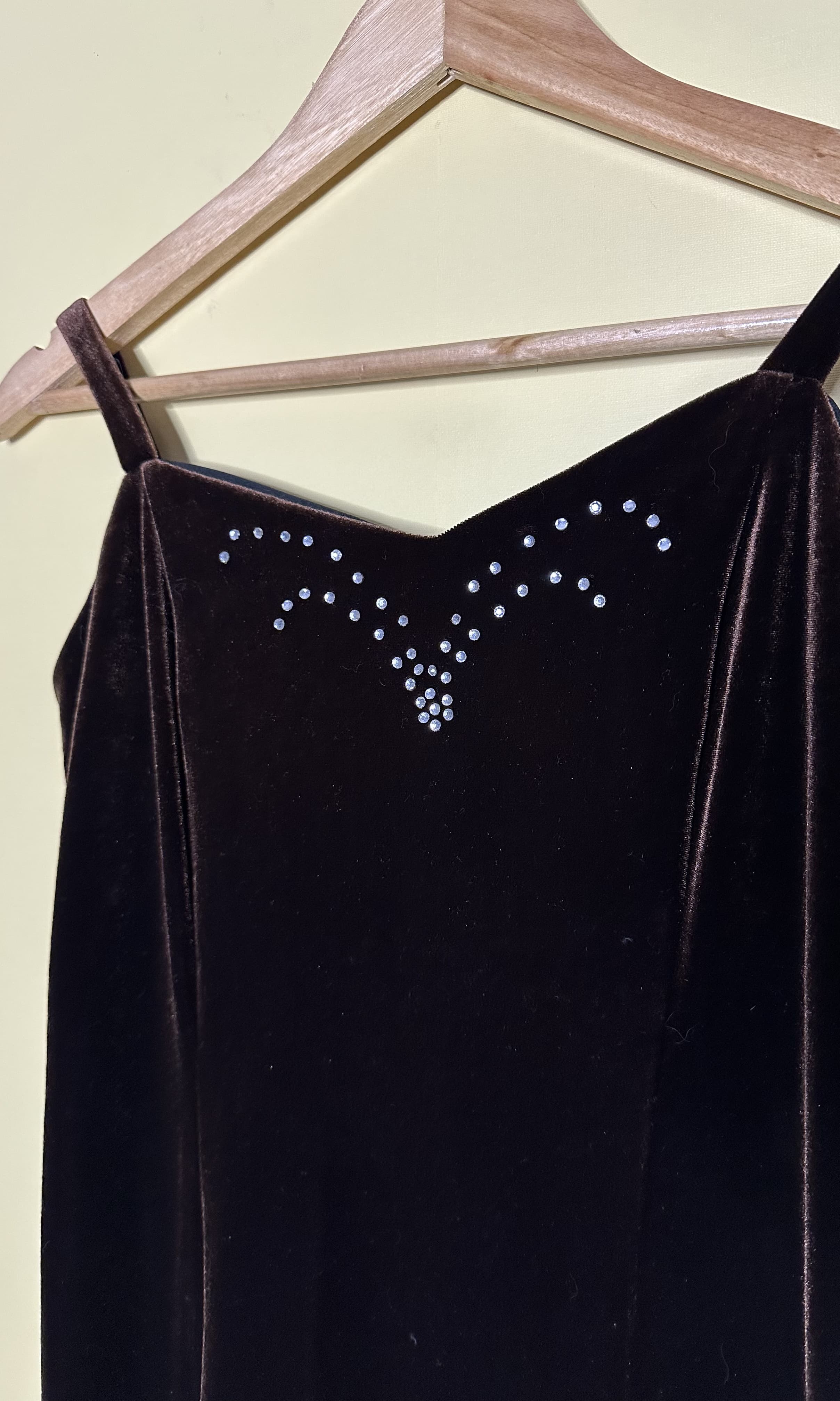 Vestido longo veludo detalhe strass — foto 3