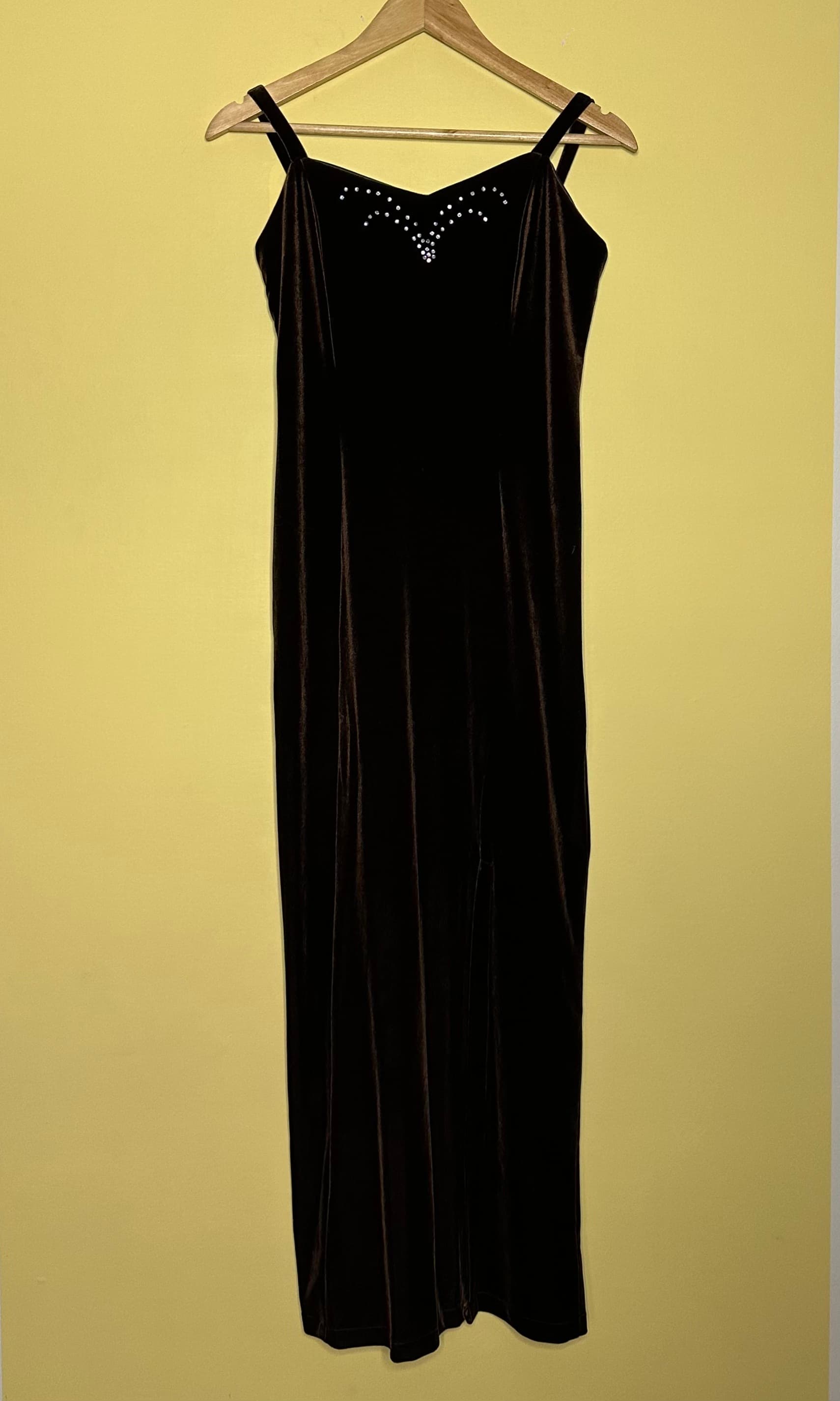Vestido longo veludo detalhe strass