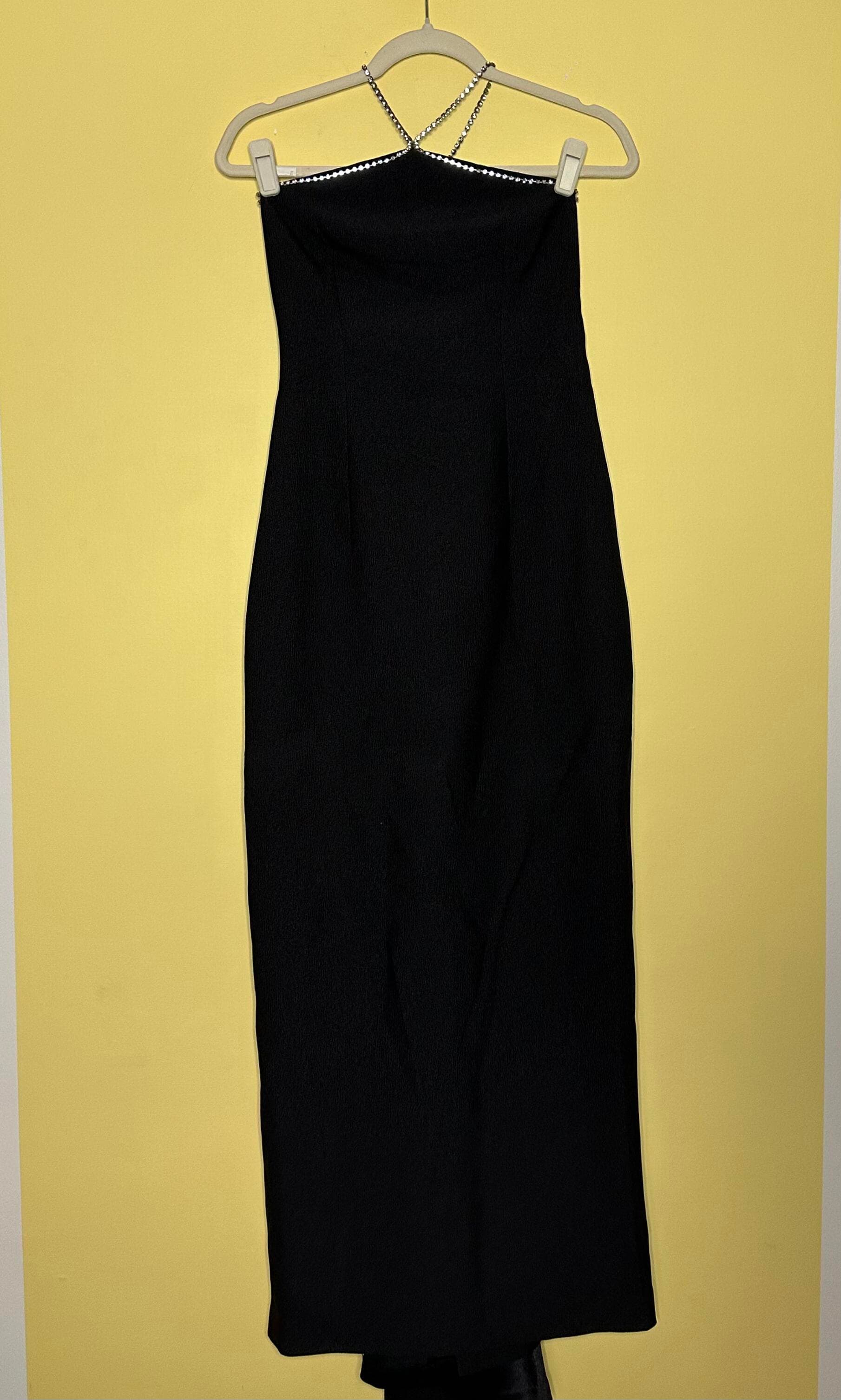Vestido longo frente única alça strass