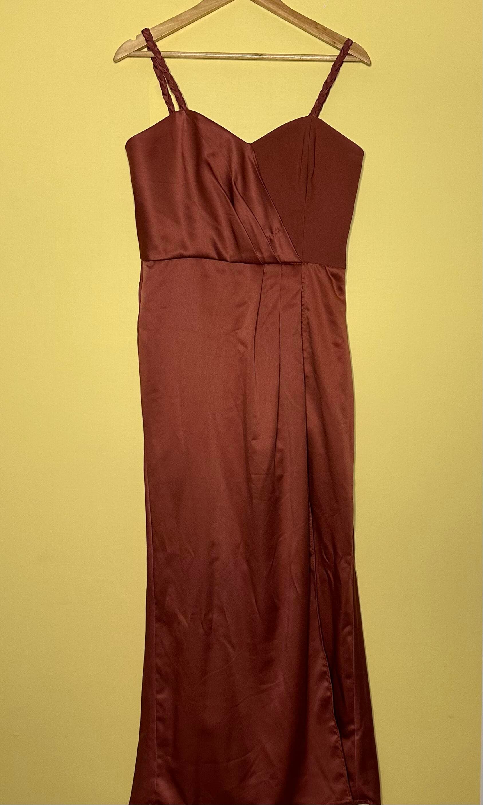 Vestido longo fenda alça trançada