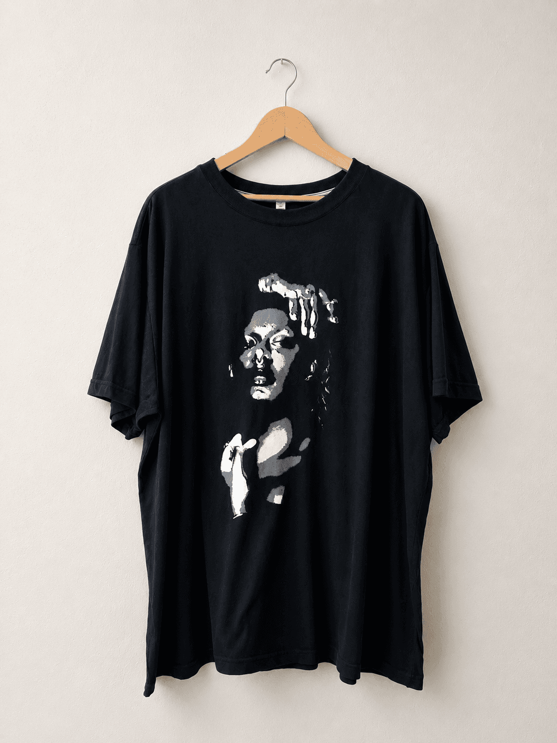 Camiseta preta Liniker