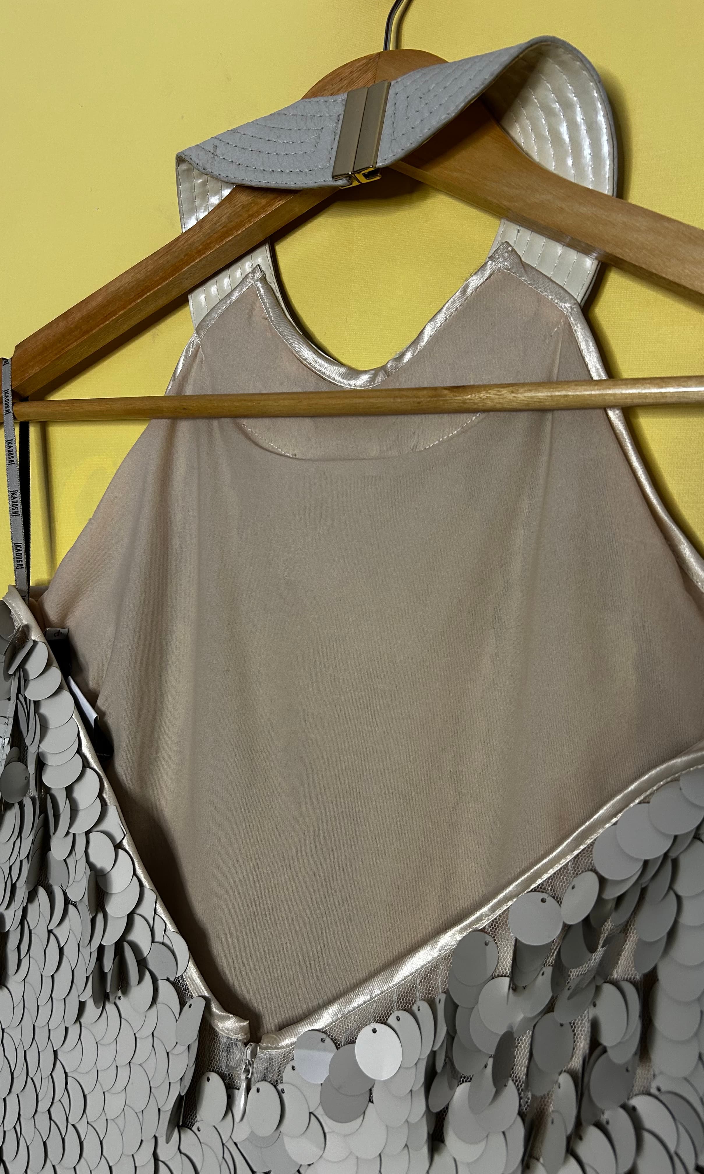 Vestido mini frente única paetê gelo — foto 3
